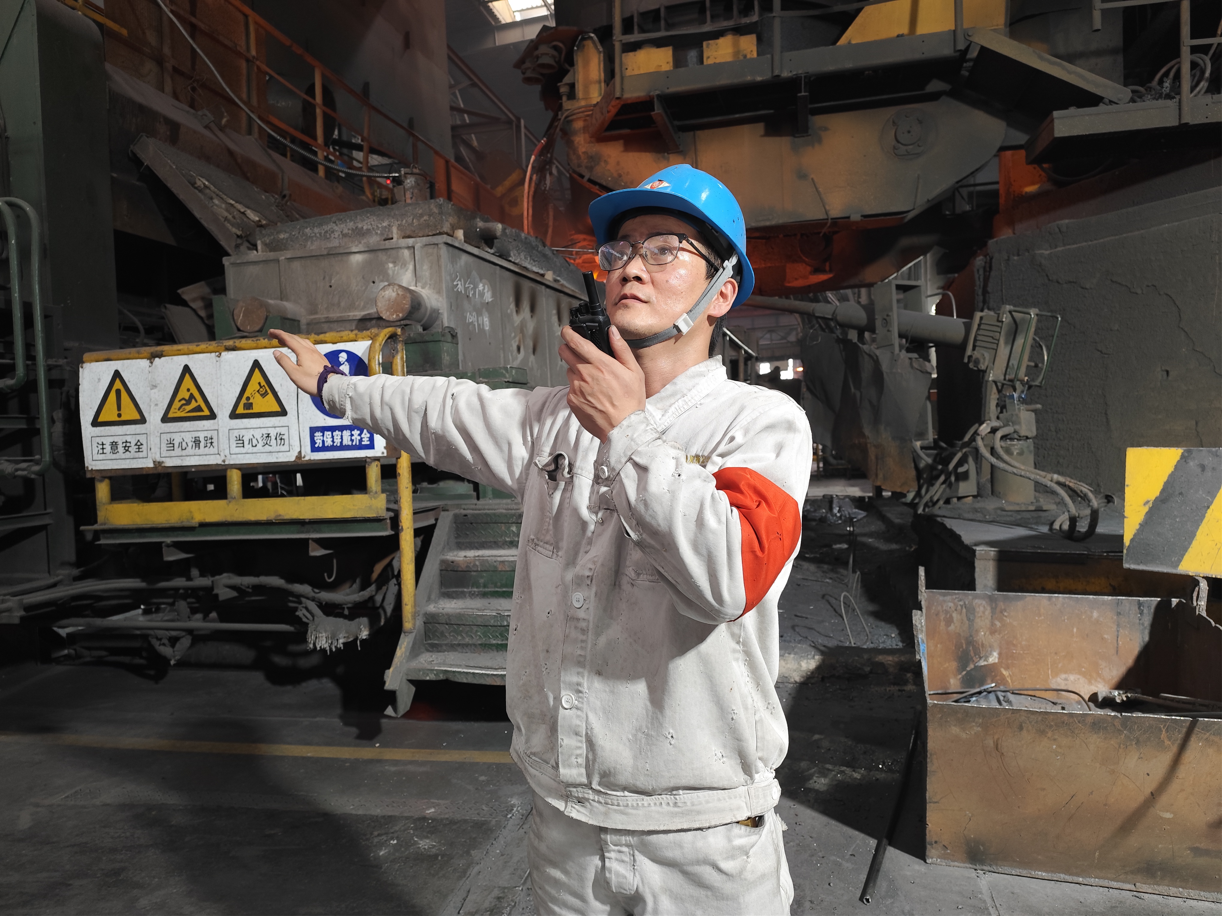 最美“三原色” 出“彩”钢铁人 最美“三原色” 出“彩”钢铁人