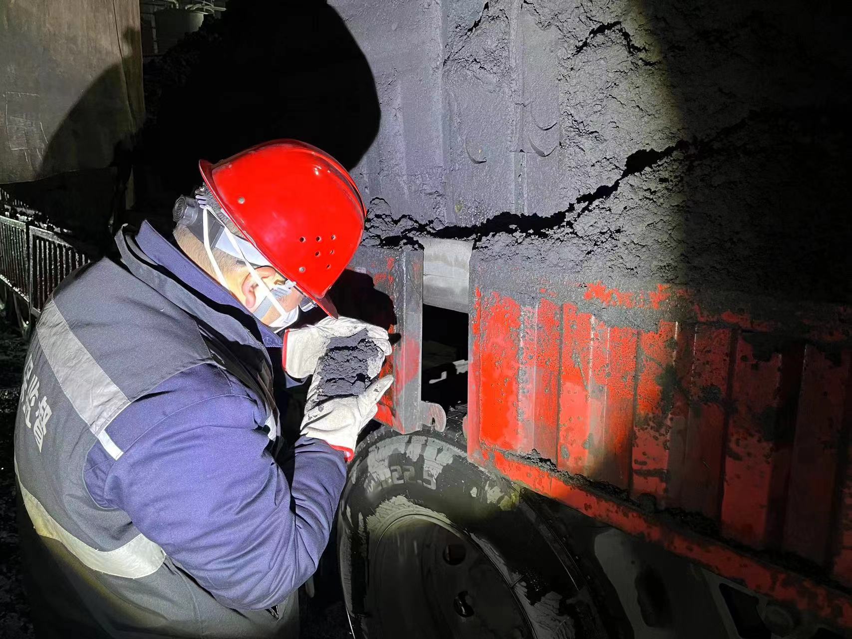 念好“严、紧、实”三字诀,扎实开展物料稽查维护公司利益 念好“严、紧、实”三字诀,扎实开展物料稽查维护公司利益