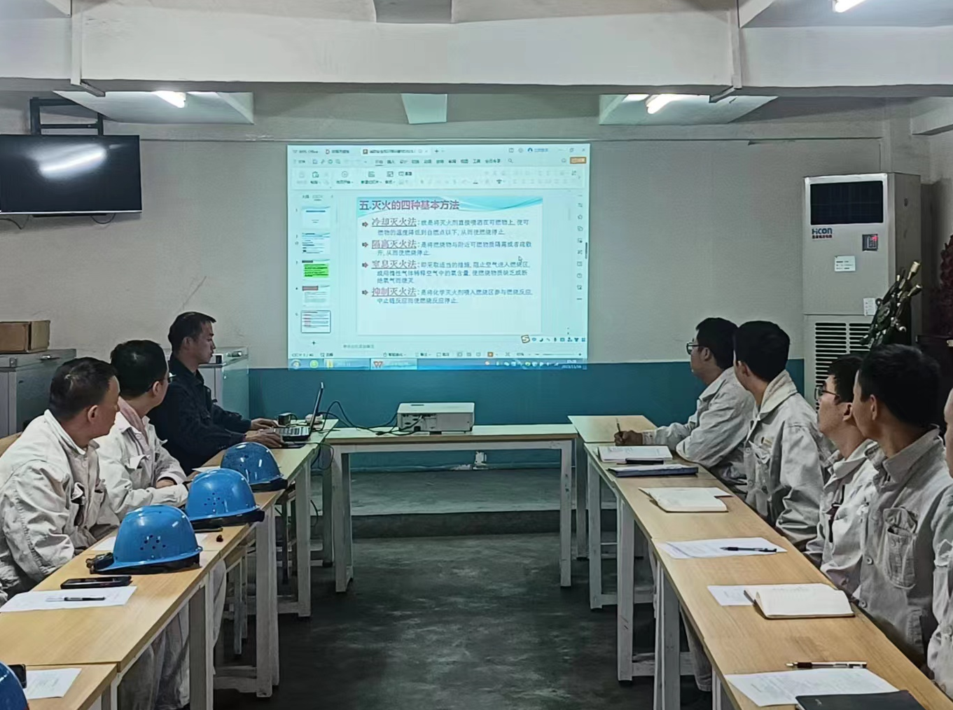 致敬!寒冬里的“安全卫士” 致敬!寒冬里的“安全卫士”