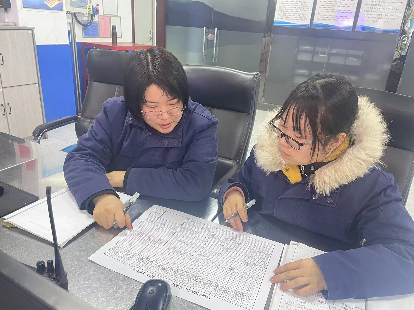 岗位上,腊梅花开香正浓 岗位上,腊梅花开香正浓