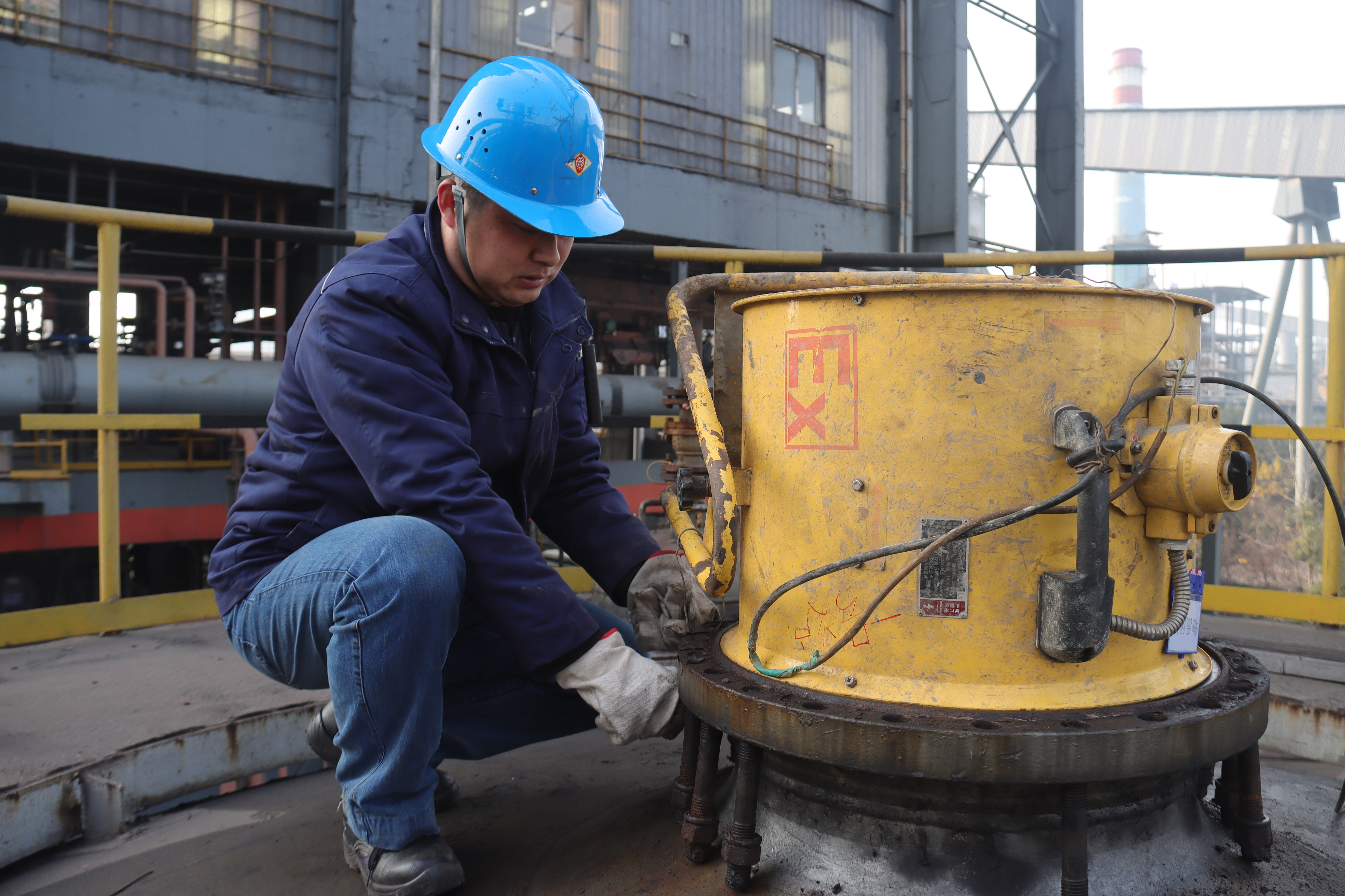 是他们，默默守护钢城的“万家灯火”