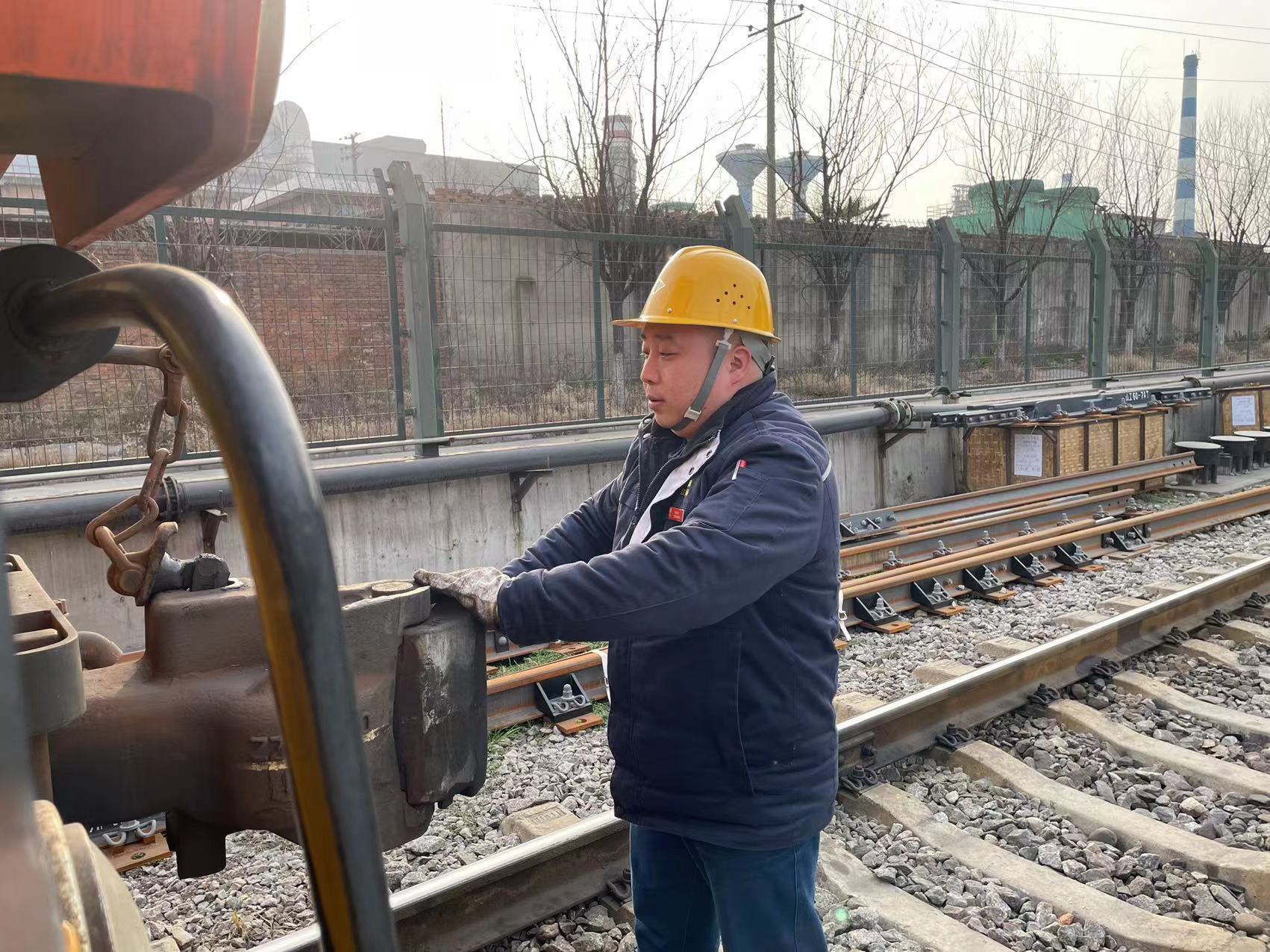 是他们,默默守护钢城的“万家灯火” 是他们,默默守护钢城的“万家灯火”