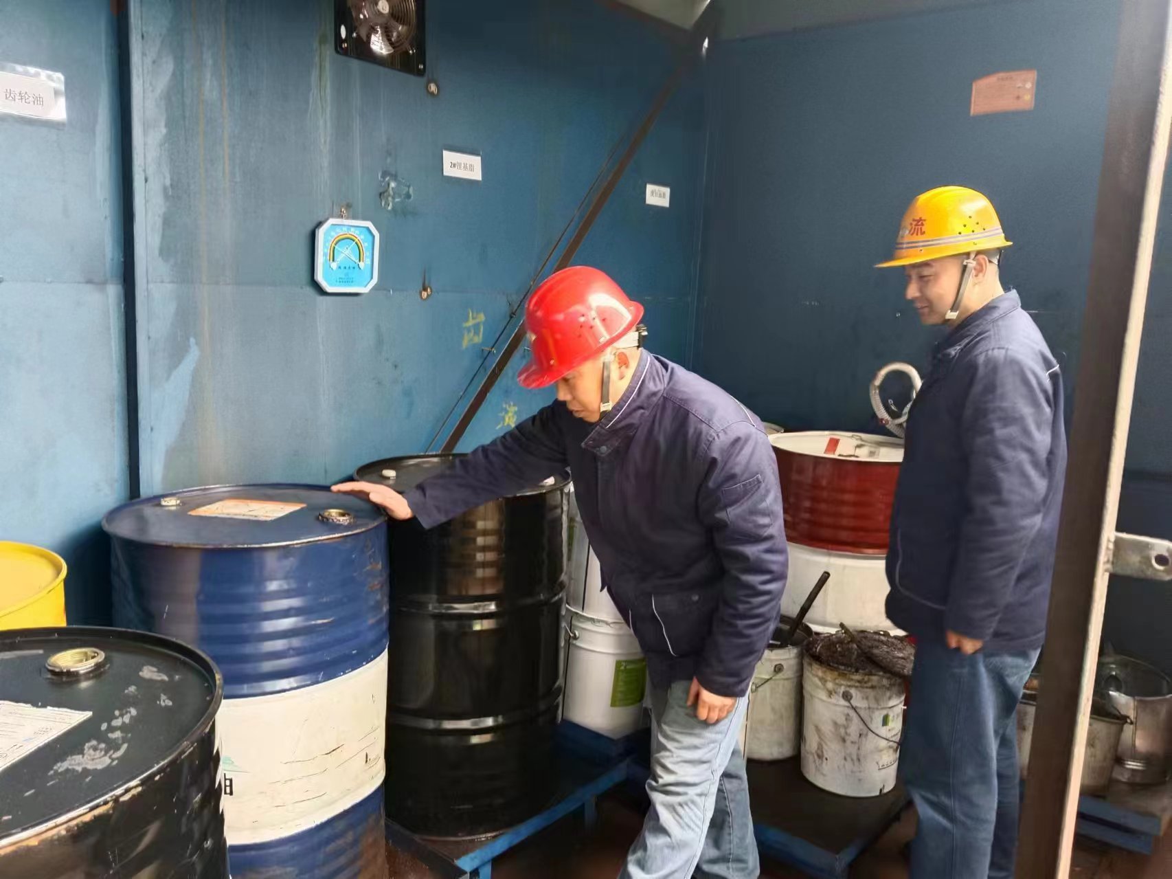 “靓”起来，物流中心新年换“新衣”