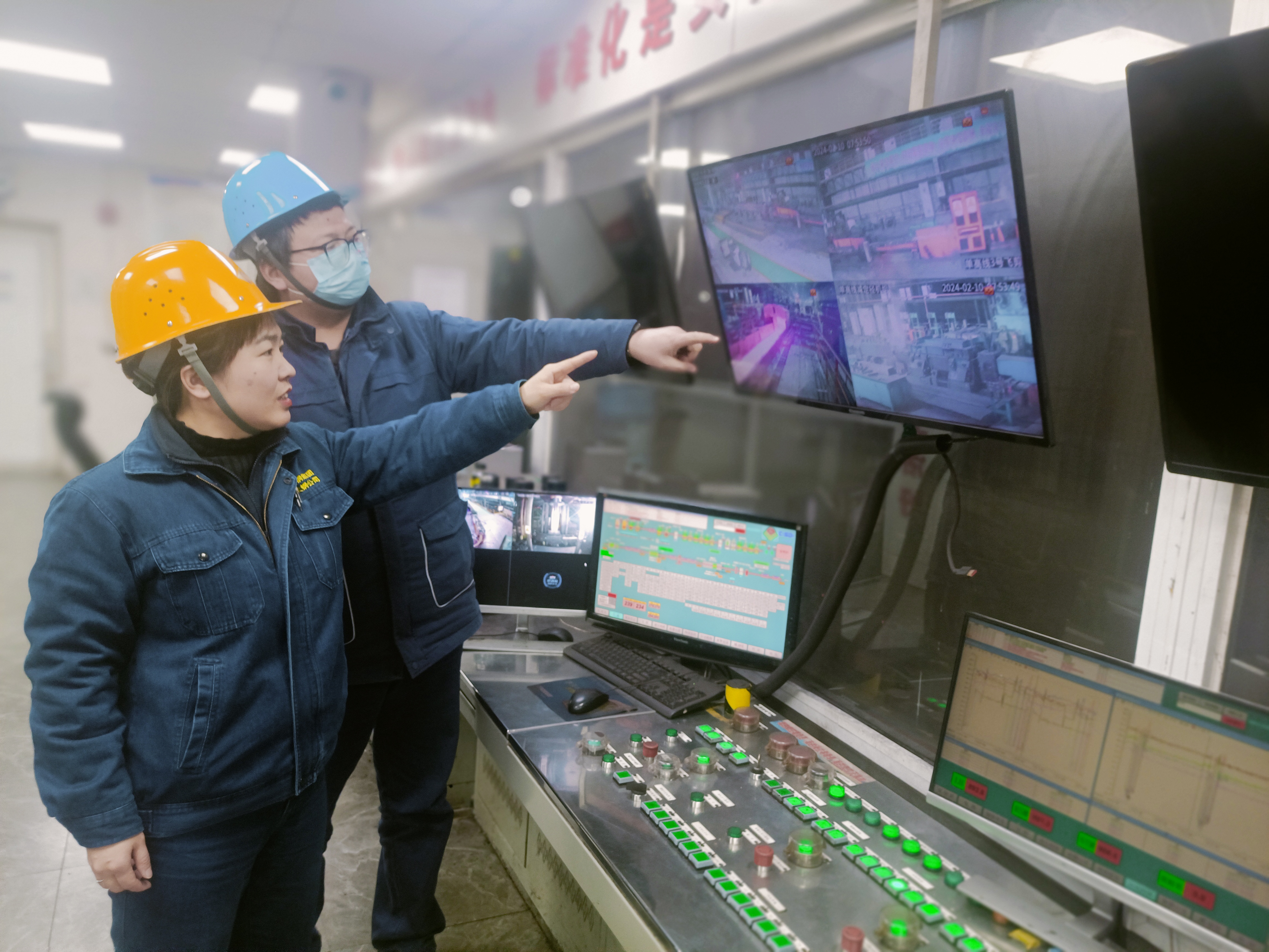 坚守岗位  是他们的深情告白