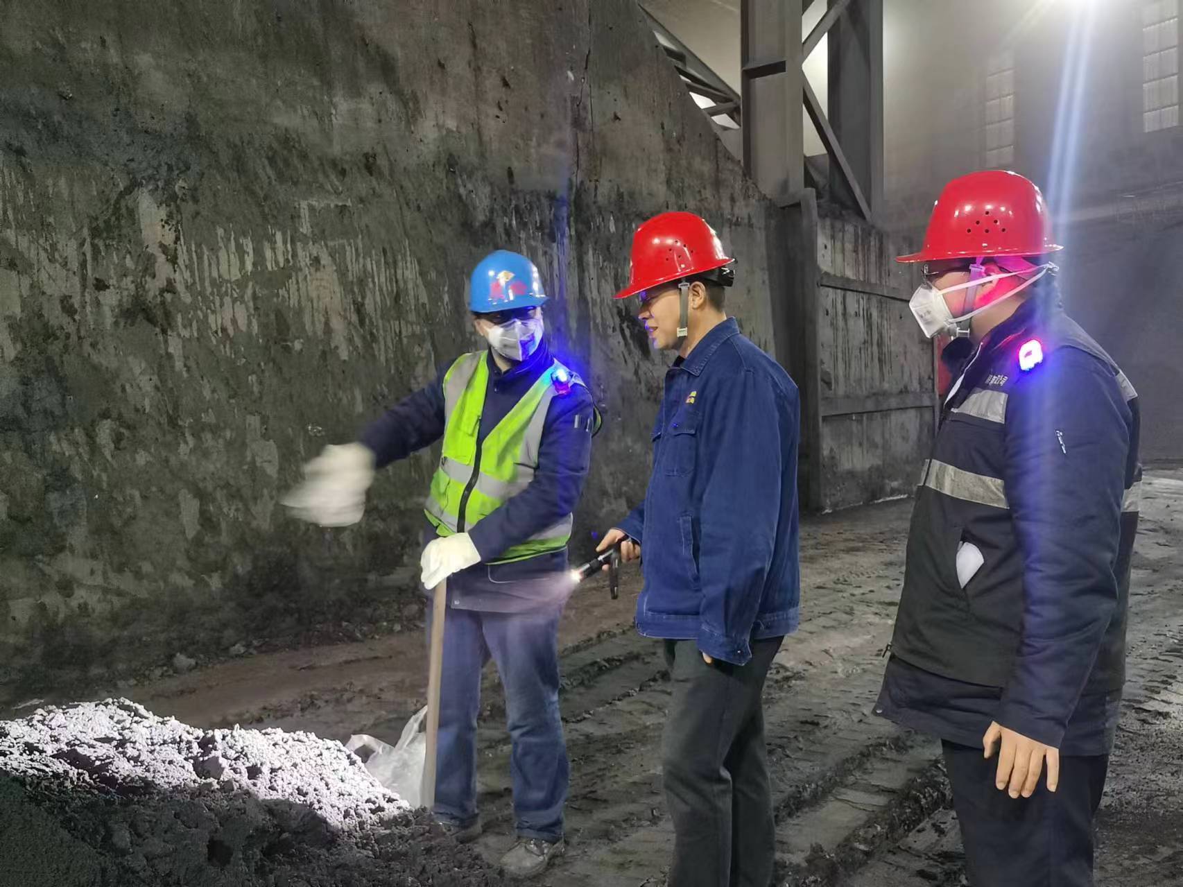 节中监督不缺位 作风检查促收心