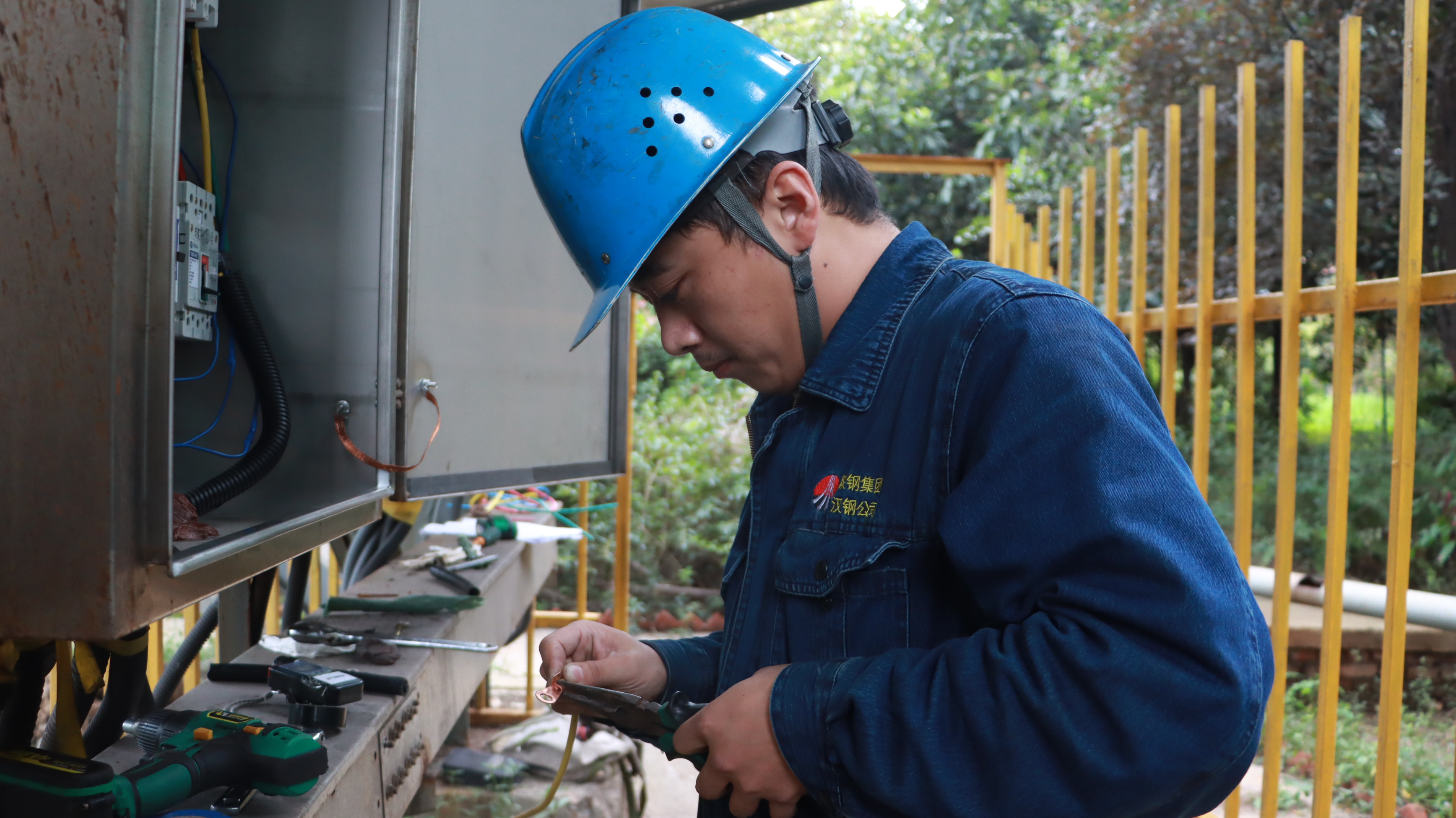 乘春风之势，吹响春日奋进曲