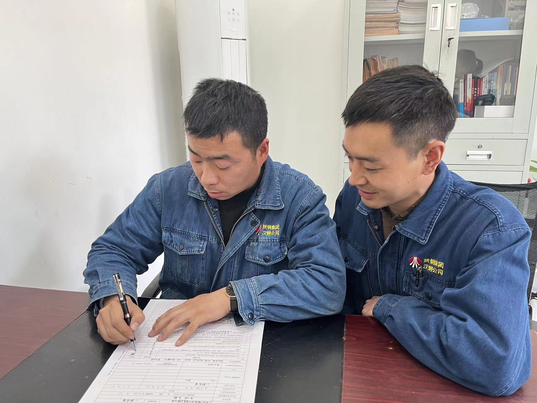 将“青春诗行”写在十里钢城最需要的地方 将“青春诗行”写在十里钢城最需要的地方