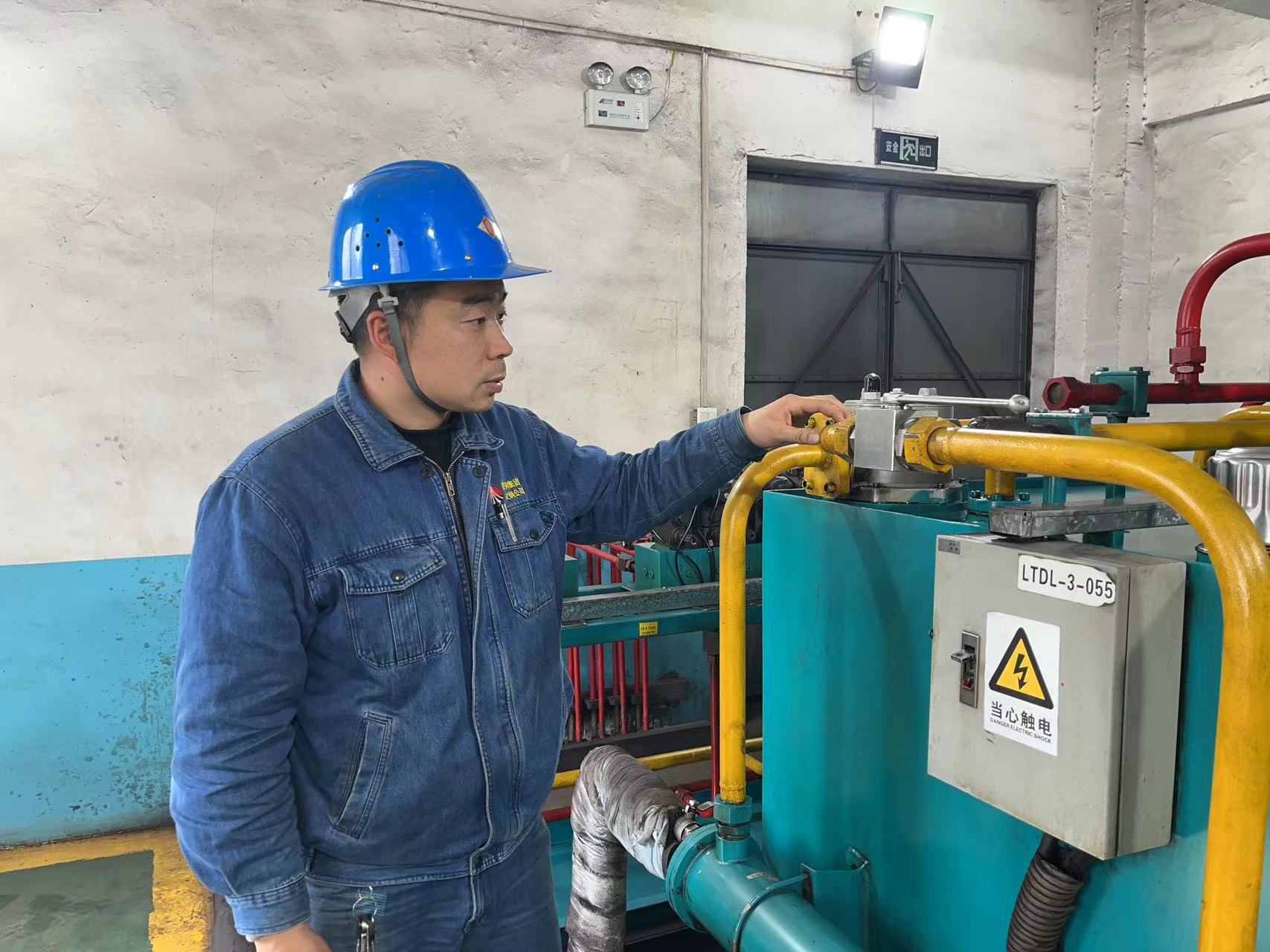 将“青春诗行”写在十里钢城最需要的地方 将“青春诗行”写在十里钢城最需要的地方