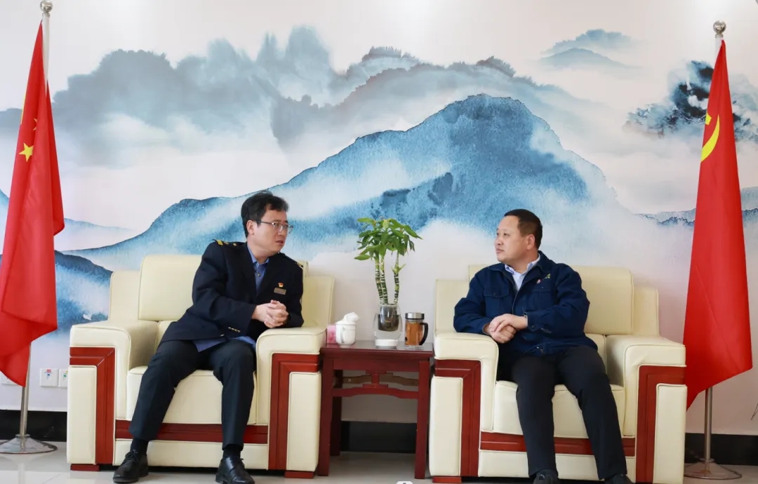 汉中车务段段长姚震一行到公司交流座谈 汉中车务段段长姚震一行到公司交流座谈