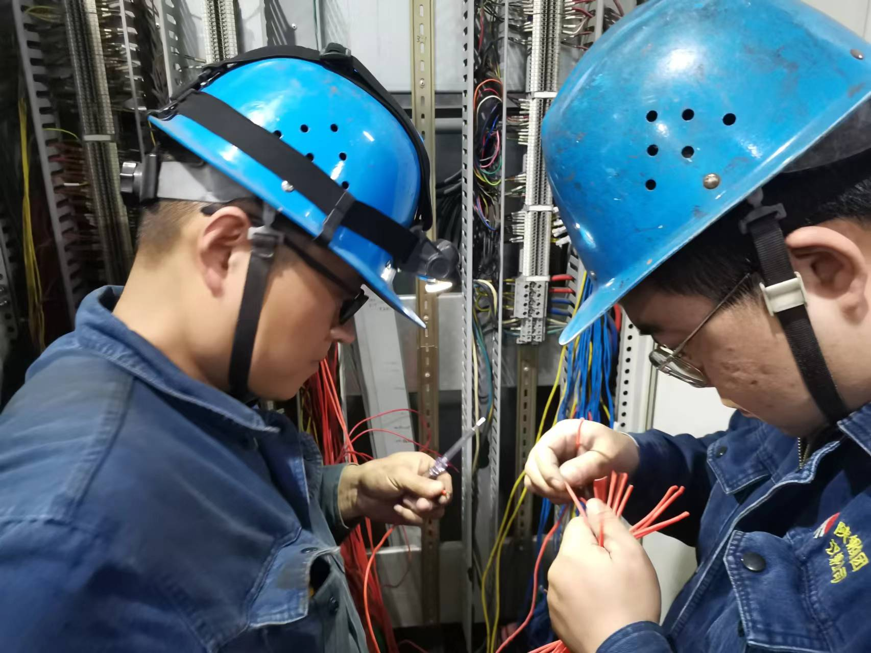 解锁！汉钢的“多巴胺”配色