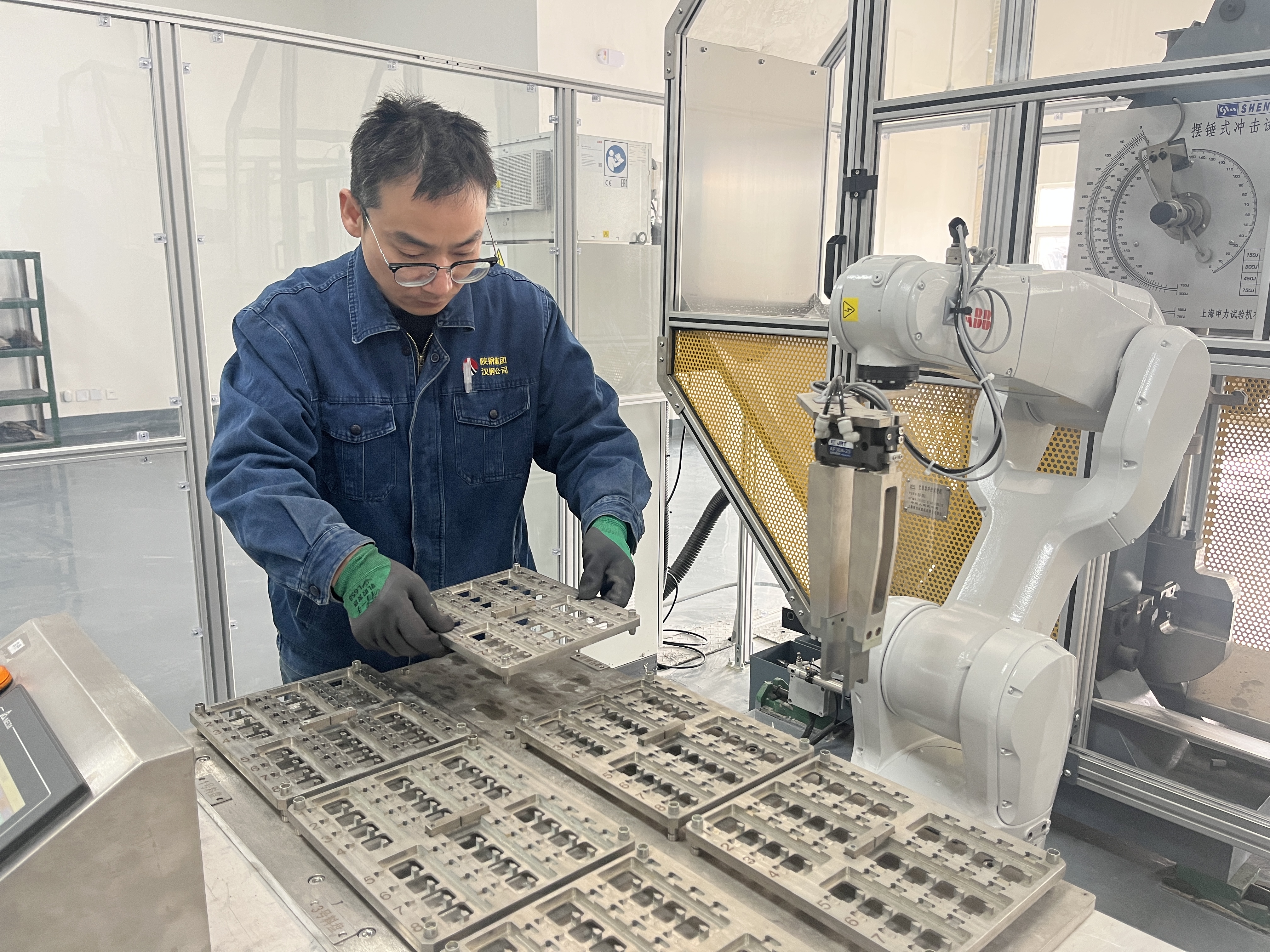 “软硬”兼施 打好降本增效“组合拳”