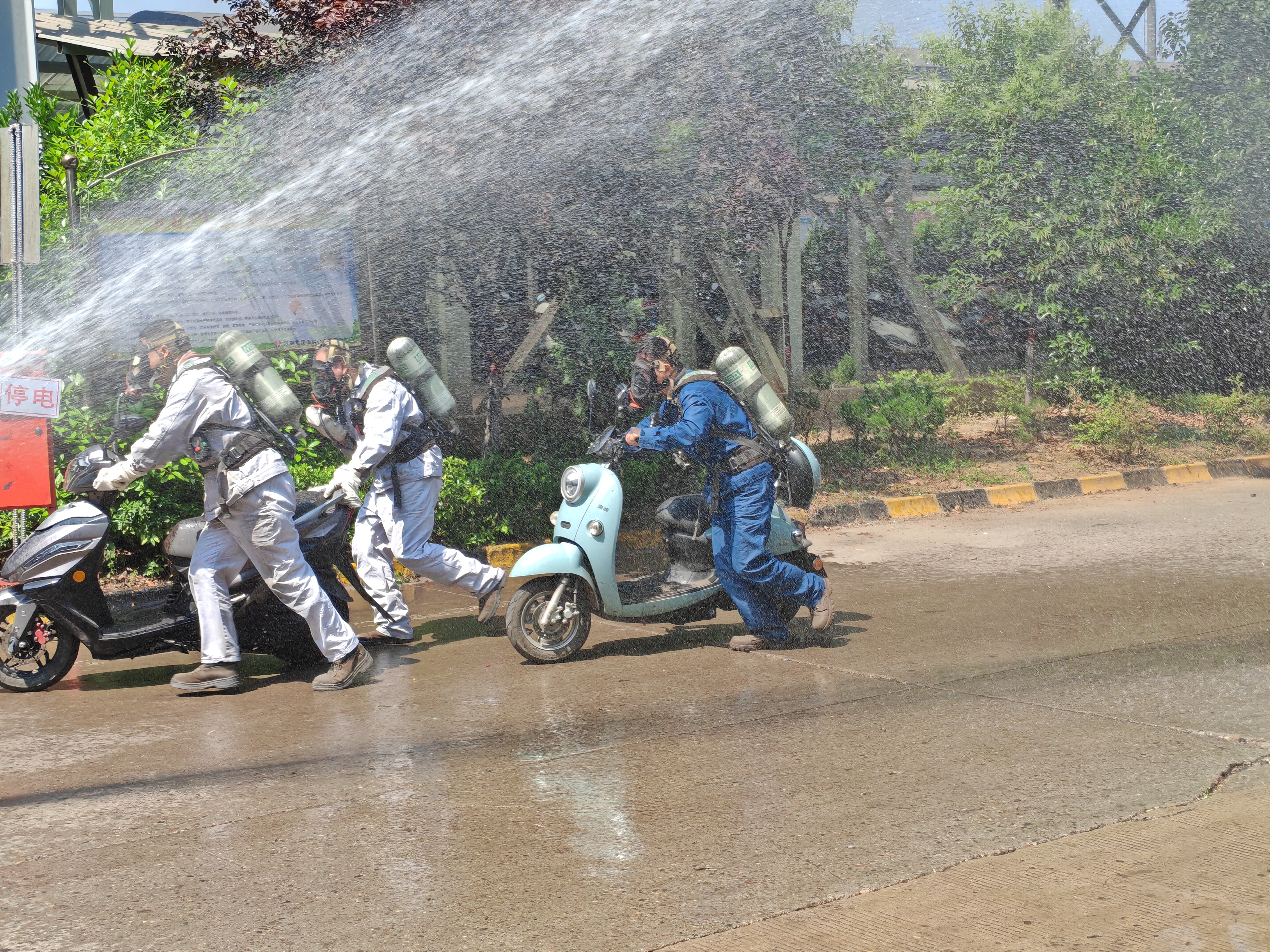 以“演”筑防,以“练”促 防--汉钢公司开展2024年上半年火灾事故应急演练 以“演”筑防,以“练”促 防--汉钢公司开展2024年上半年火灾事故应急演练