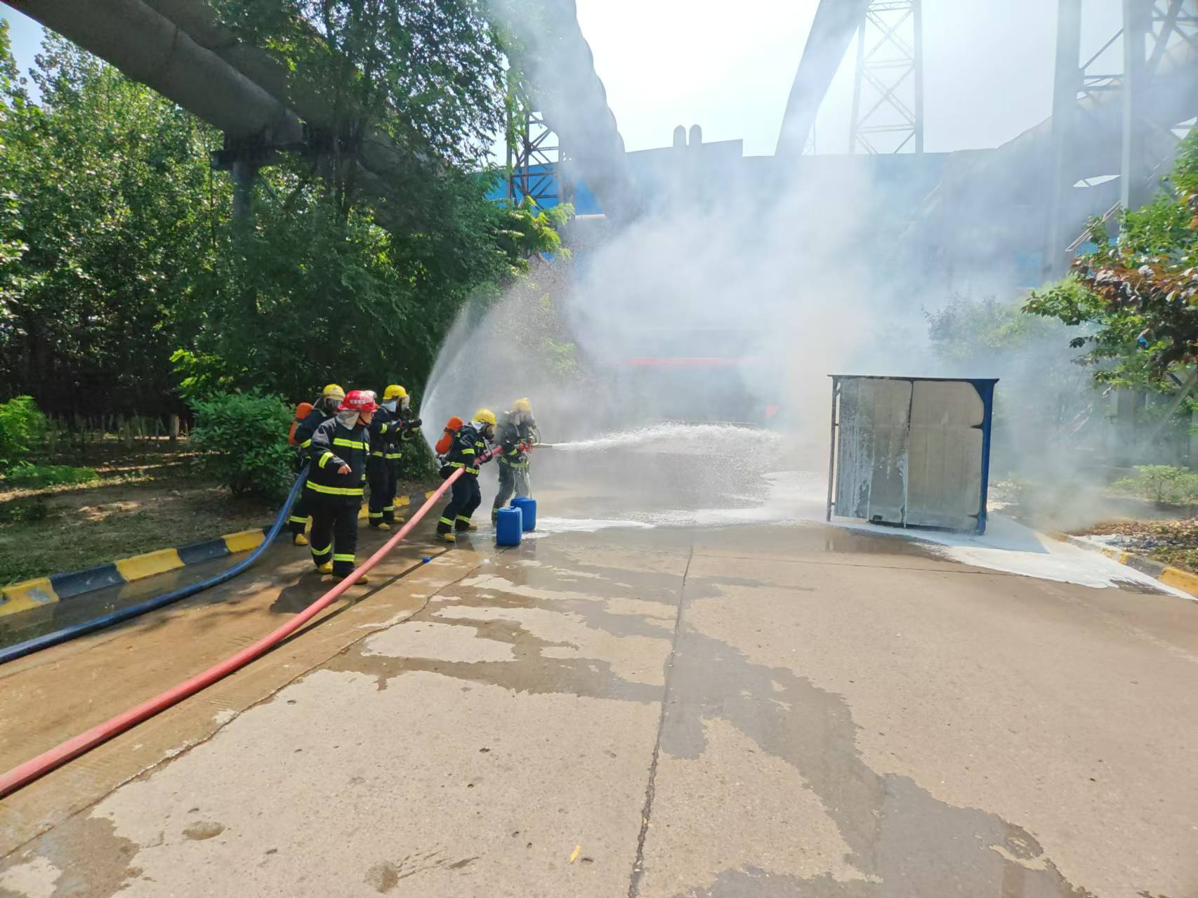 以“演”筑防,以“练”促 防--汉钢公司开展2024年上半年火灾事故应急演练 以“演”筑防,以“练”促 防--汉钢公司开展2024年上半年火灾事故应急演练