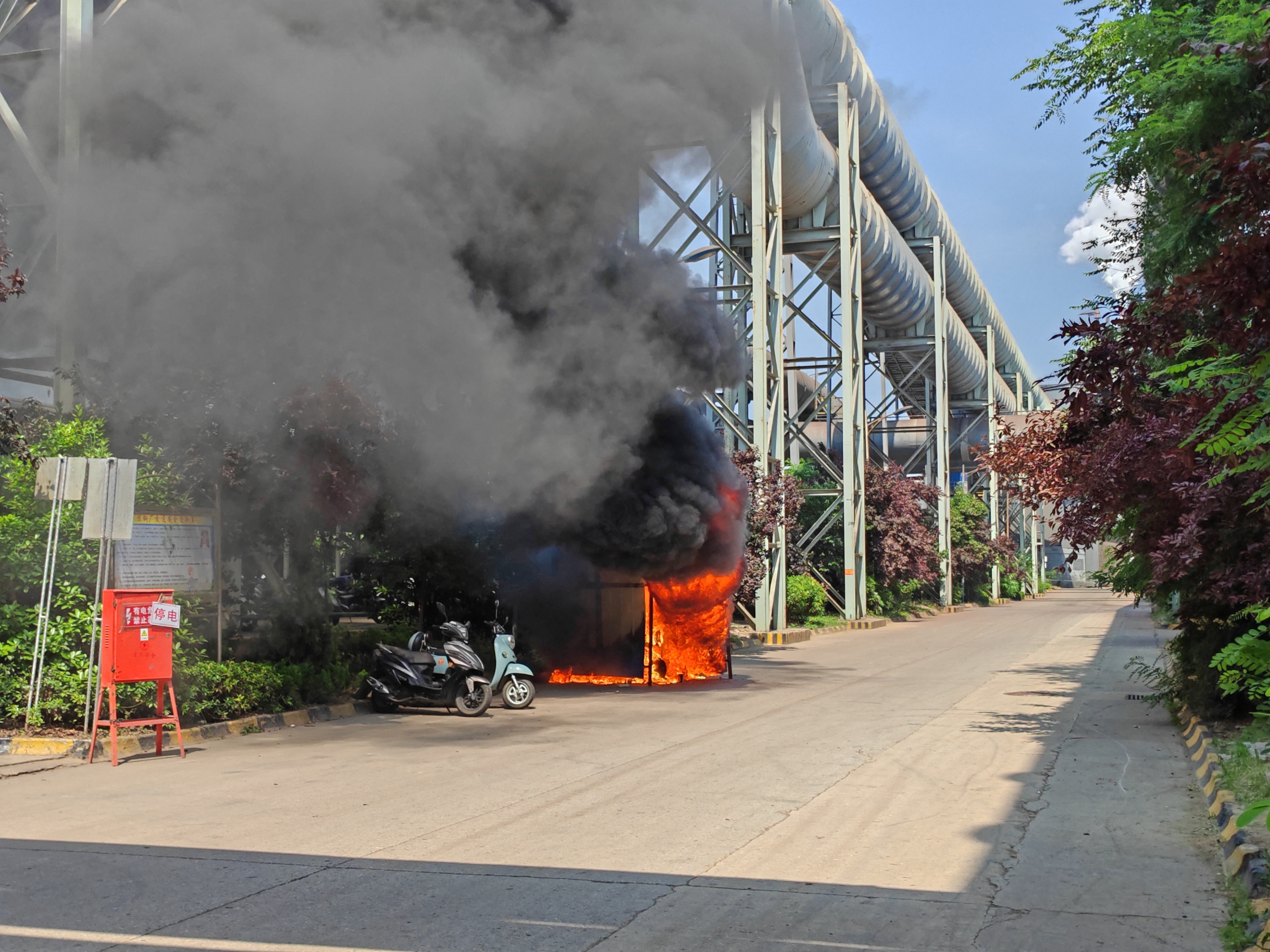 以“演”筑防,以“练”促 防--汉钢公司开展2024年上半年火灾事故应急演练 以“演”筑防,以“练”促 防--汉钢公司开展2024年上半年火灾事故应急演练