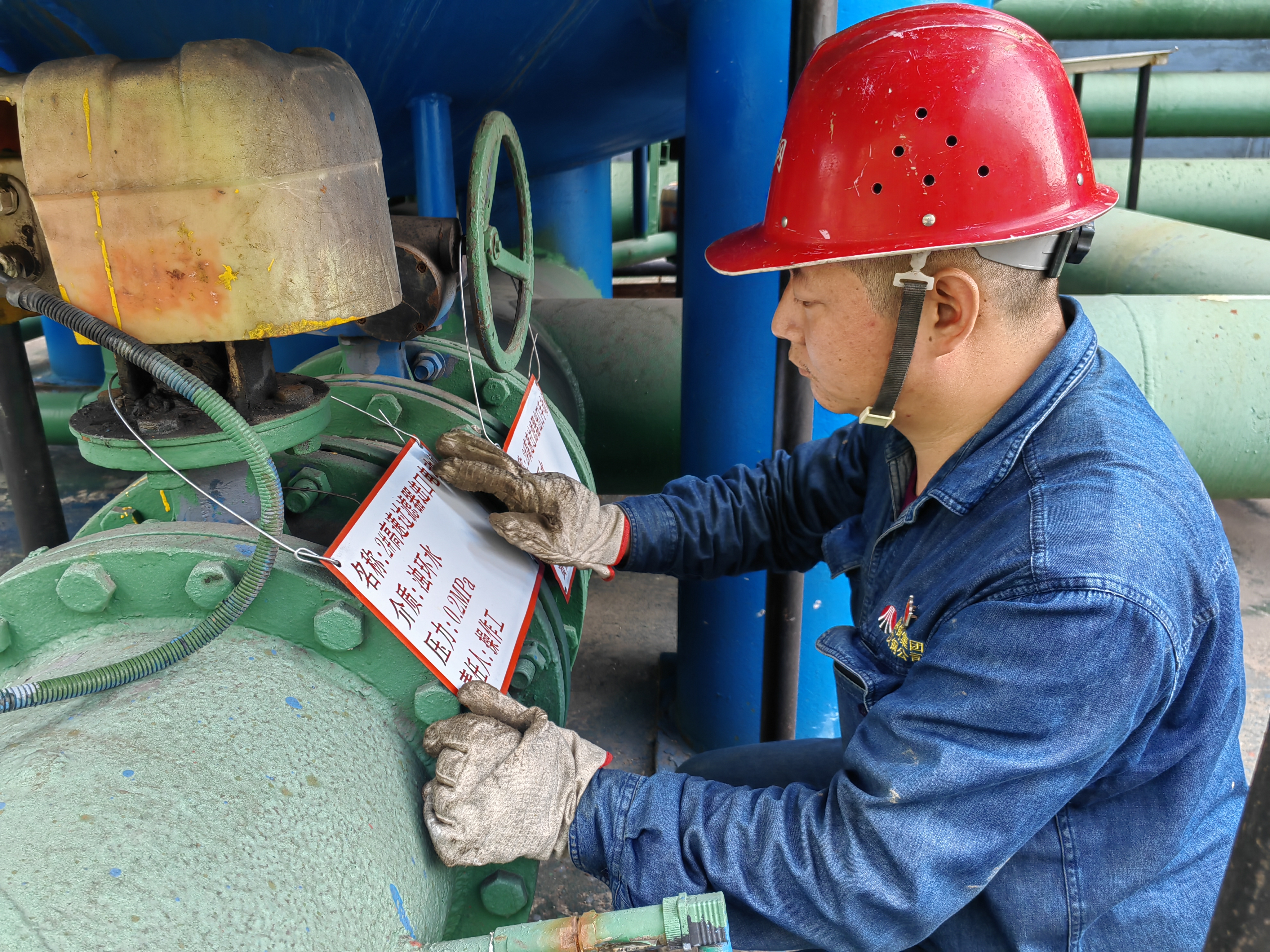 党员本色,点亮钢城一抹红 党员本色,点亮钢城一抹红