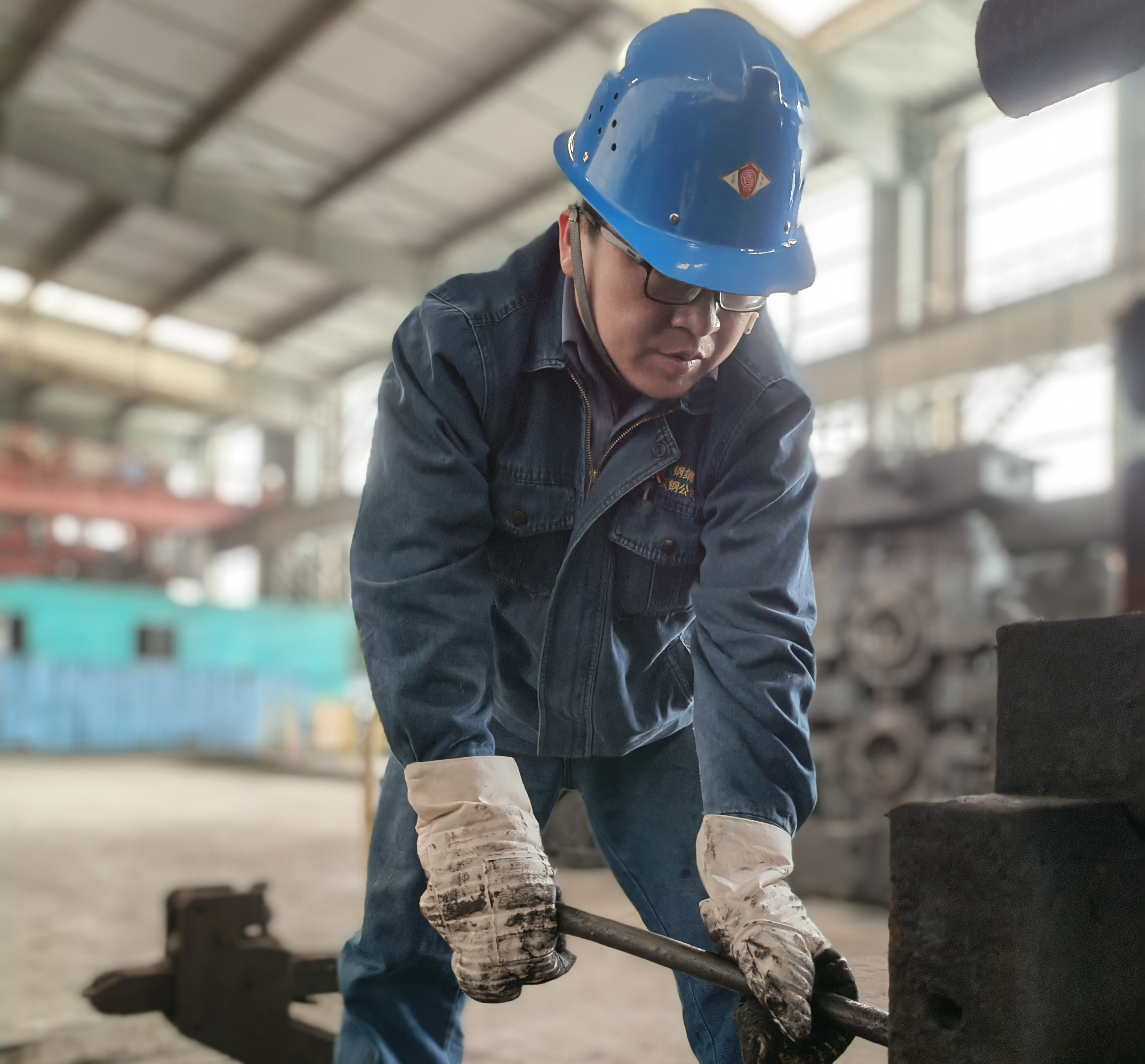 林亚龙:玩转轧机的“牛人” 林亚龙:玩转轧机的“牛人”