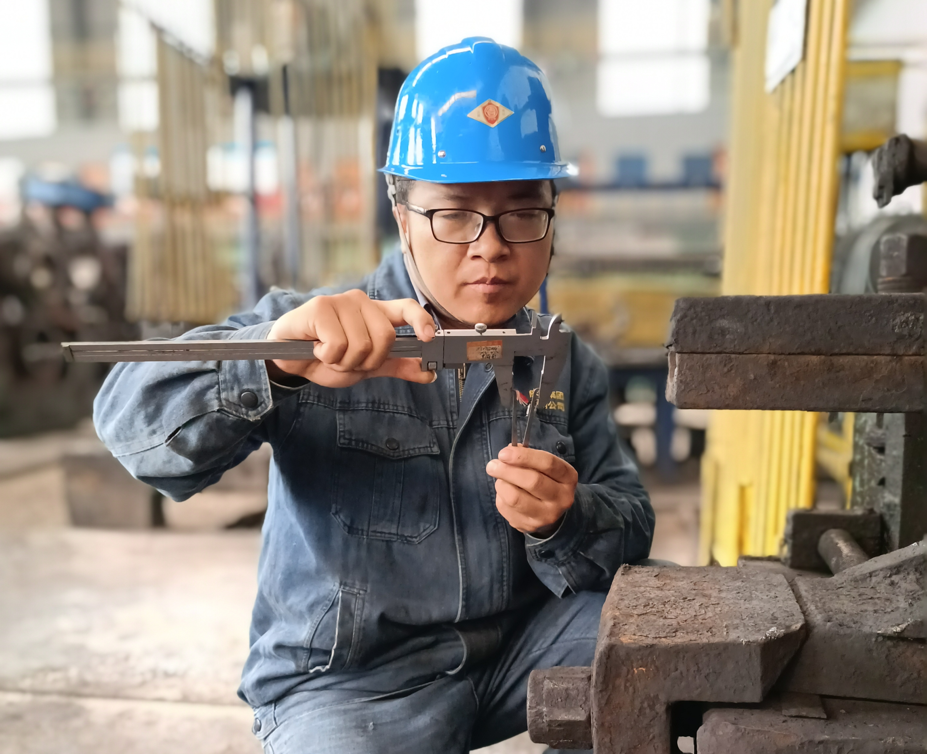 林亚龙:玩转轧机的“牛人” 林亚龙:玩转轧机的“牛人”