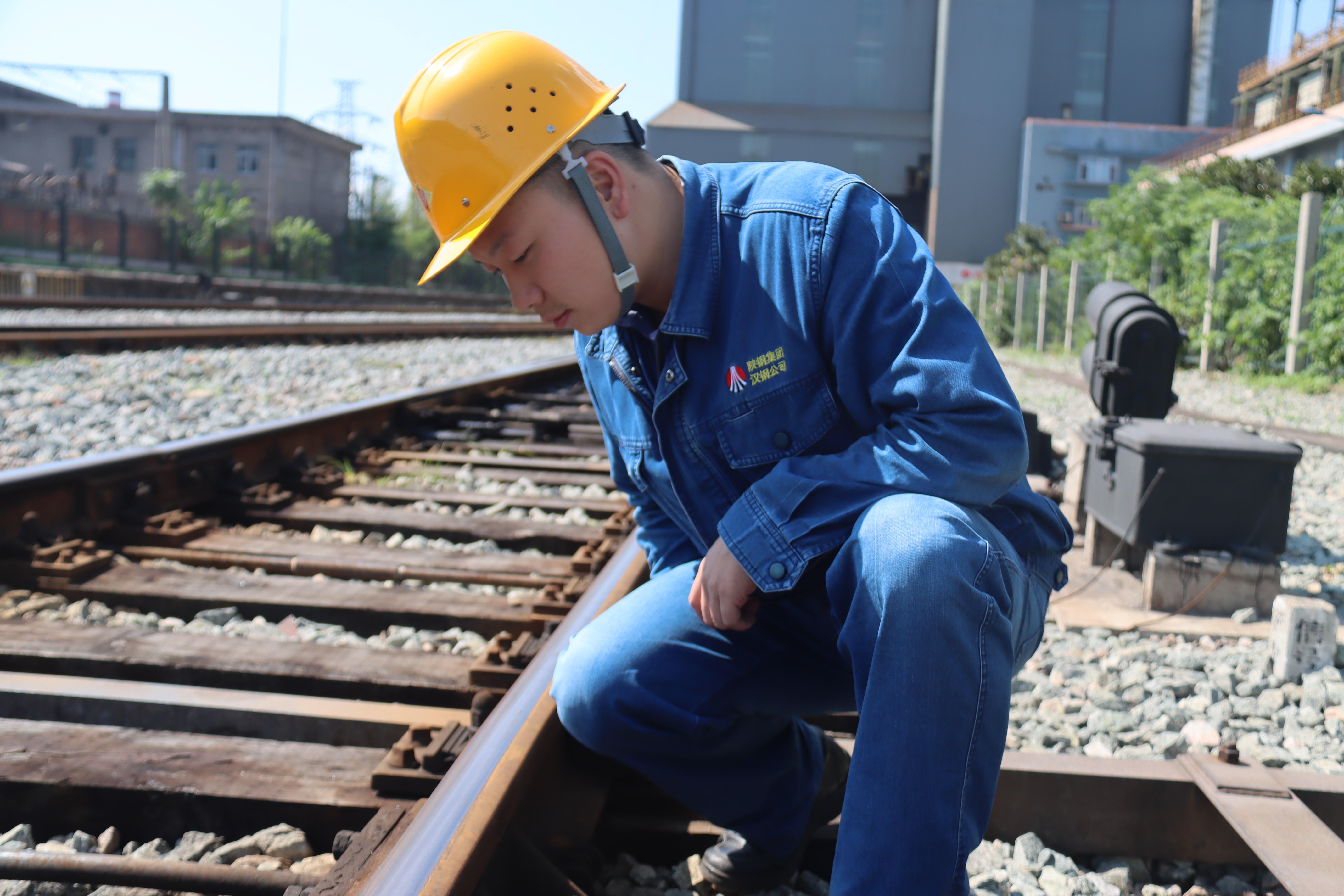 不惧“烤”验!他们用汗水诠释担当 → 不惧“烤”验!他们用汗水诠释担当 →