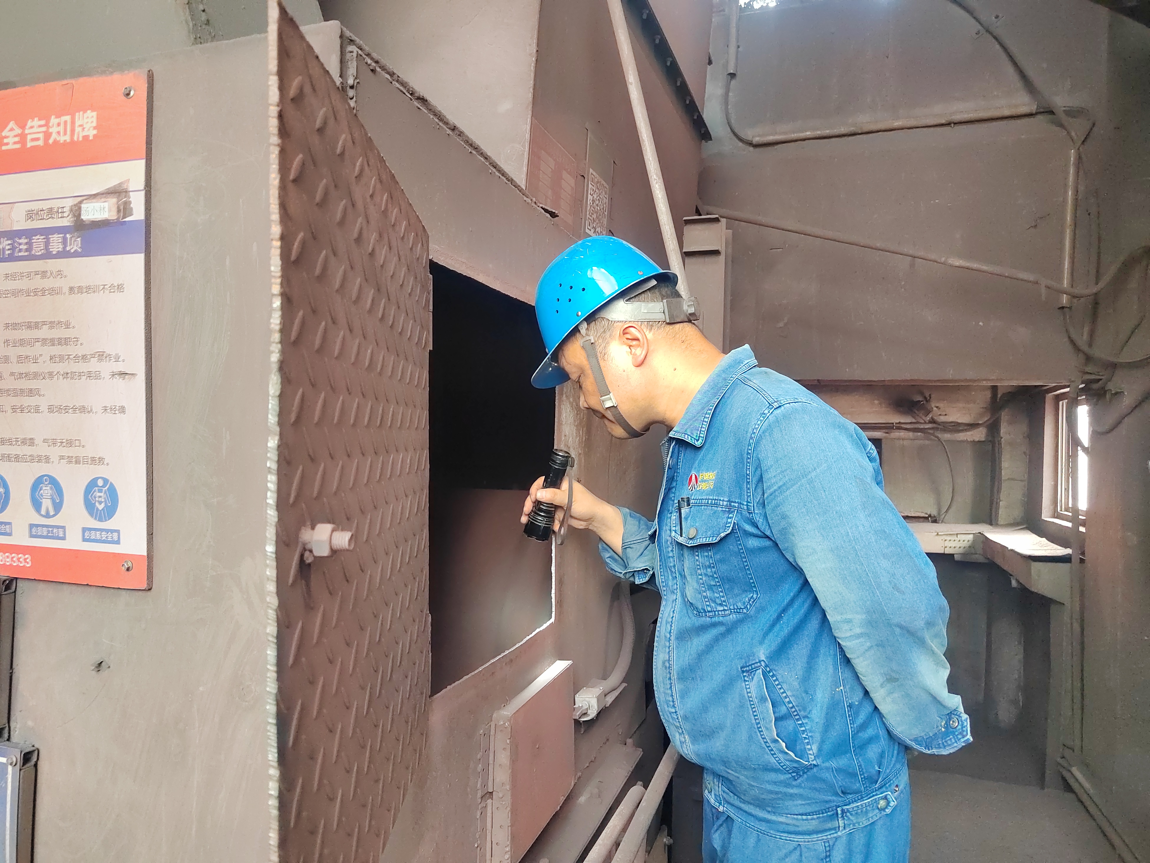 不惧“烤”验!他们用汗水诠释担当 → 不惧“烤”验!他们用汗水诠释担当 →