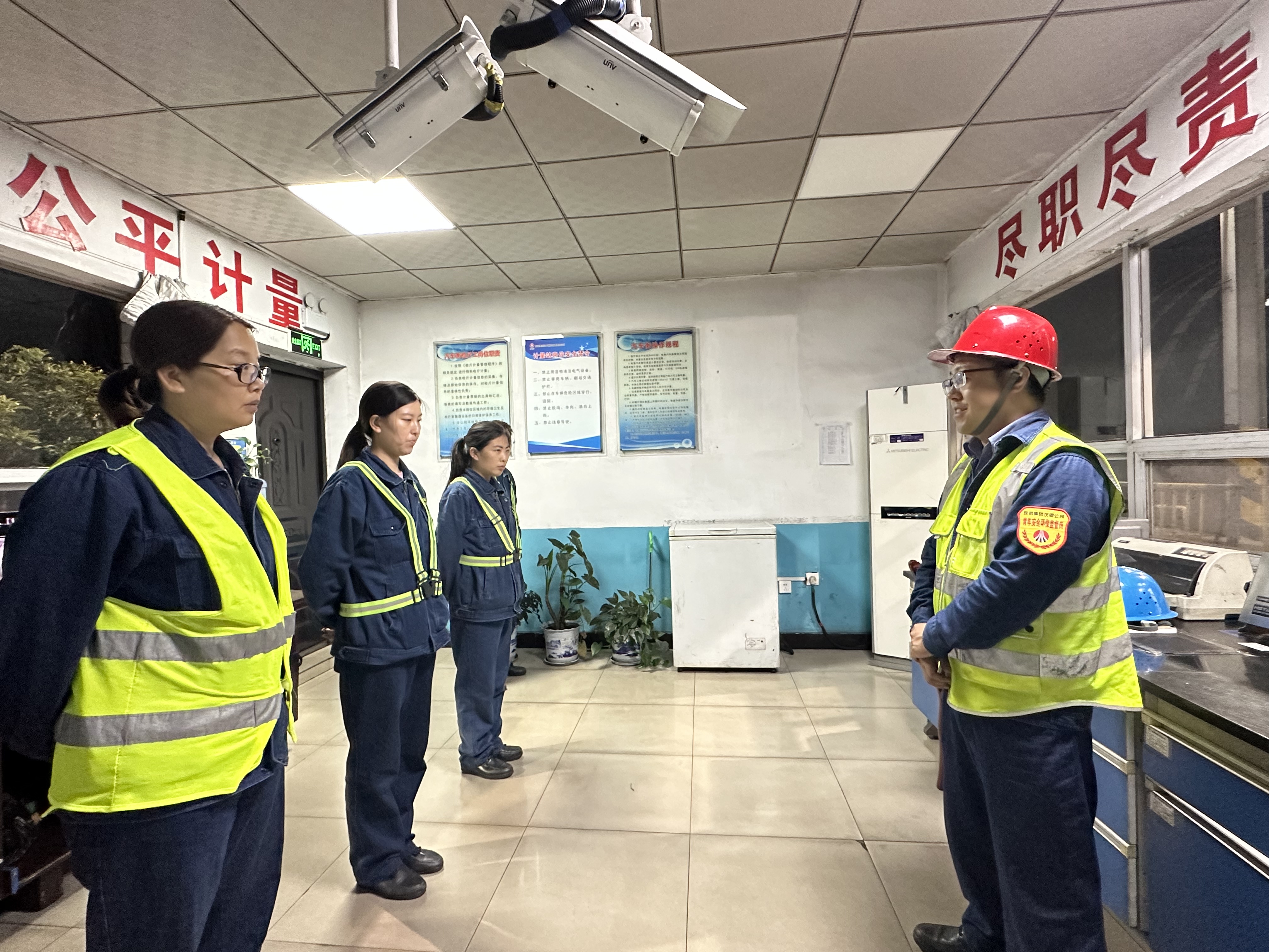 紧绷安全弦 步步不放松