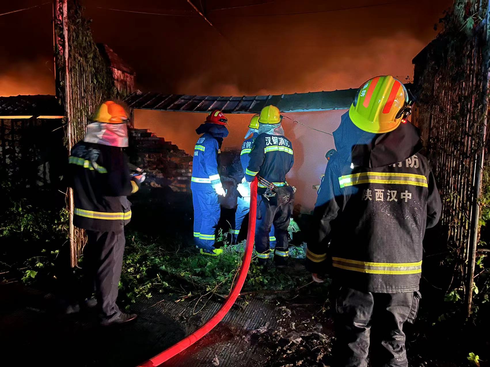 接警疾动 企地联动处置火灾事故