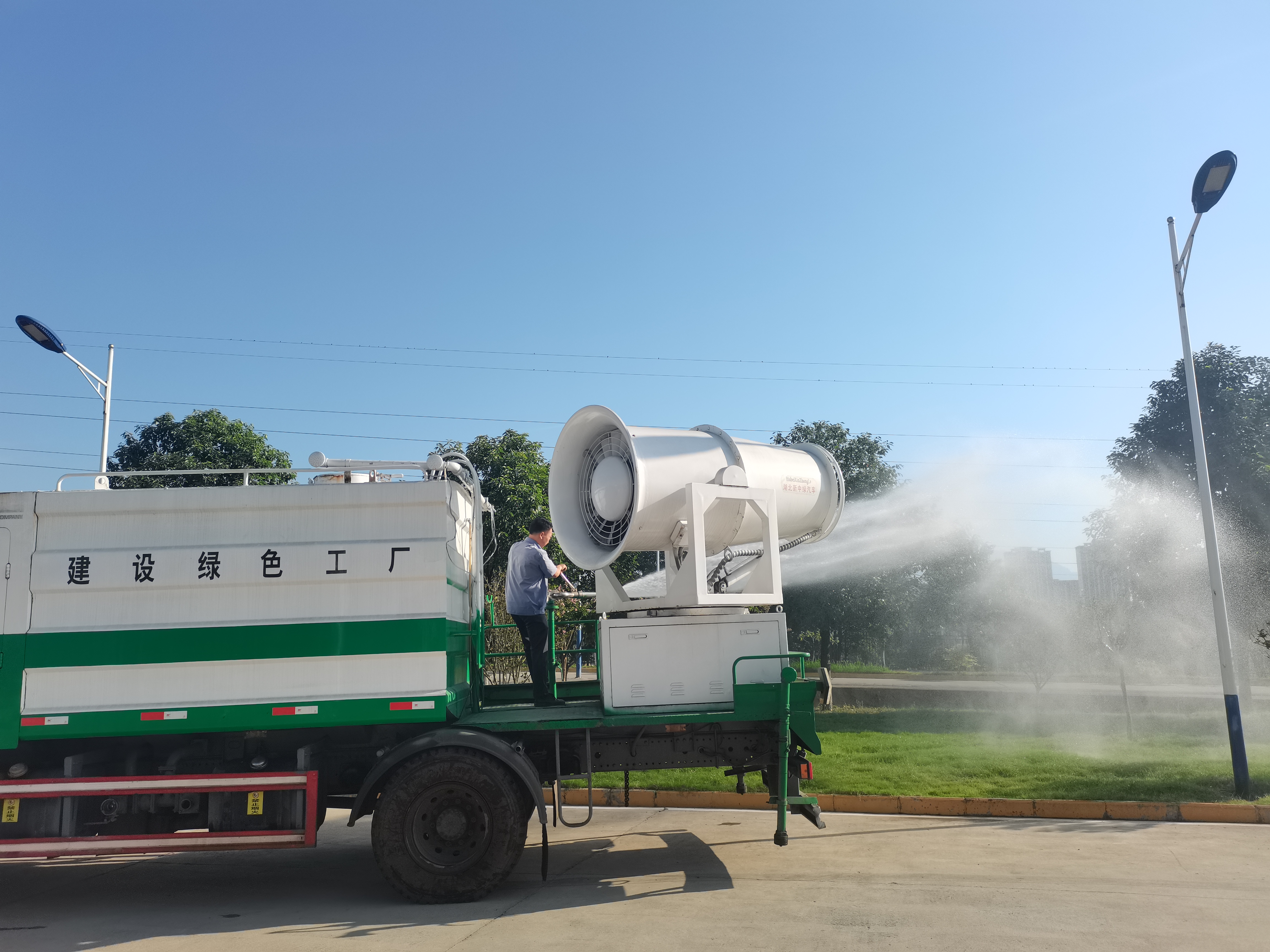 战高温 斗酷暑!护卫绿色钢城他们有“凉”方 战高温 斗酷暑!护卫绿色钢城他们有“凉”方