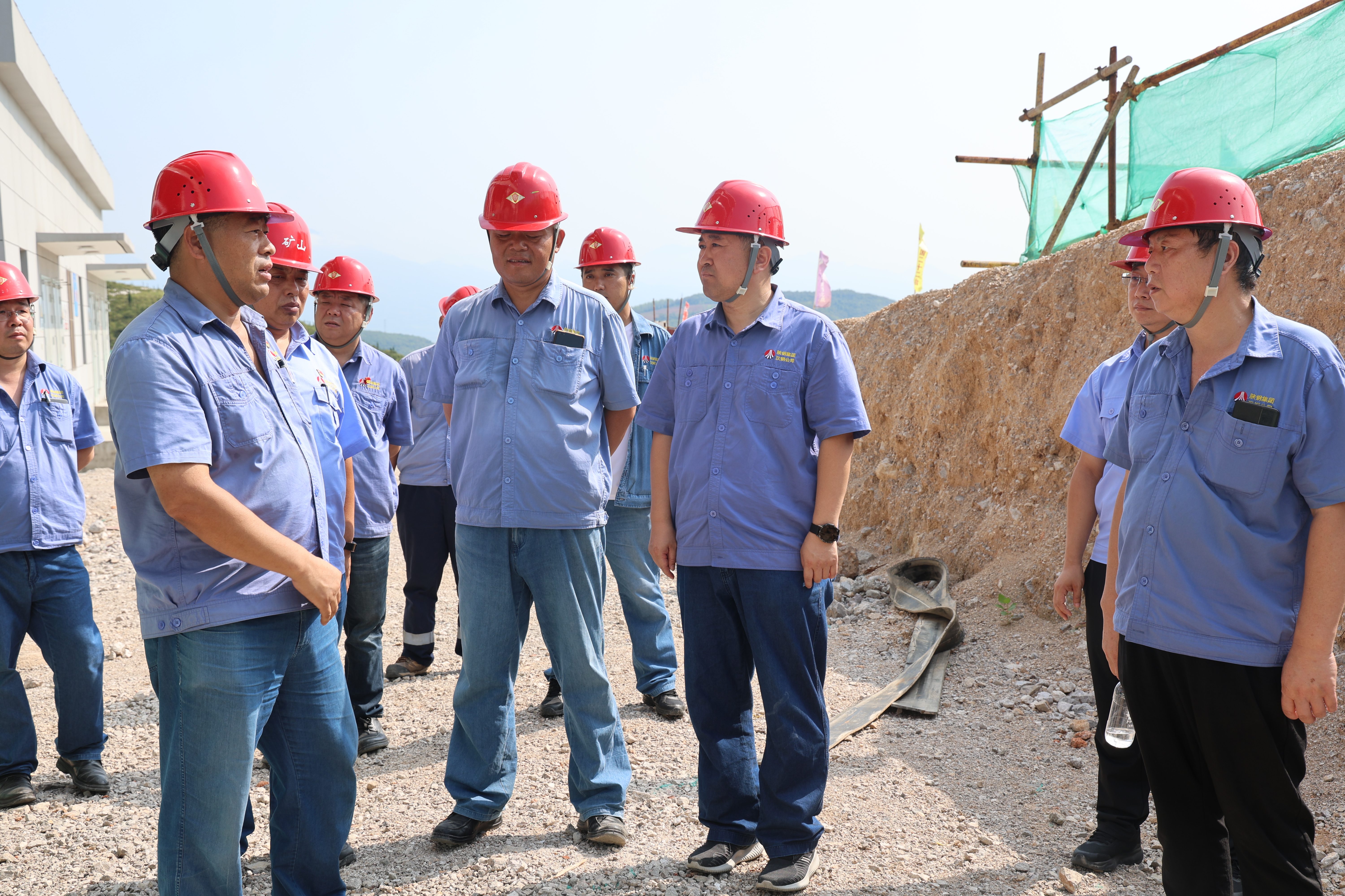 尚巍巍一行到双石矿业公司检查调研项目建设