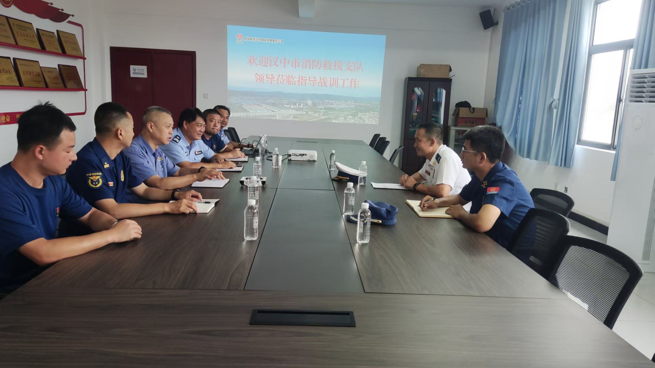 汉中市消防救援支队程守一一行到汉钢公司指导专职消防队备战全省比武竞赛特训工作 汉中市消防救援支队程守一一行到汉钢公司指导专职消防队备战全省比武竞赛特训工作