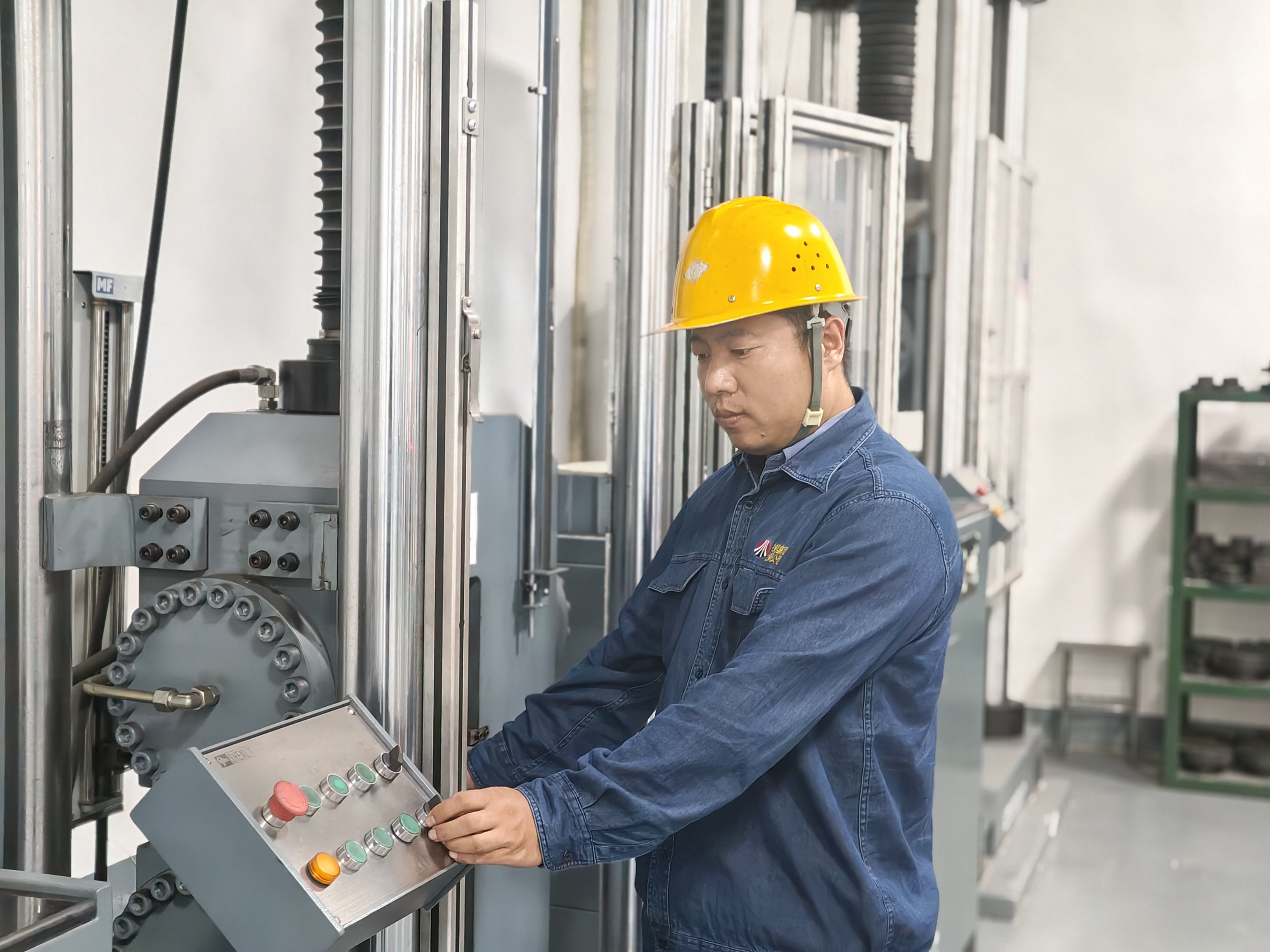 高晓亮的“安全情怀” 高晓亮的“安全情怀”