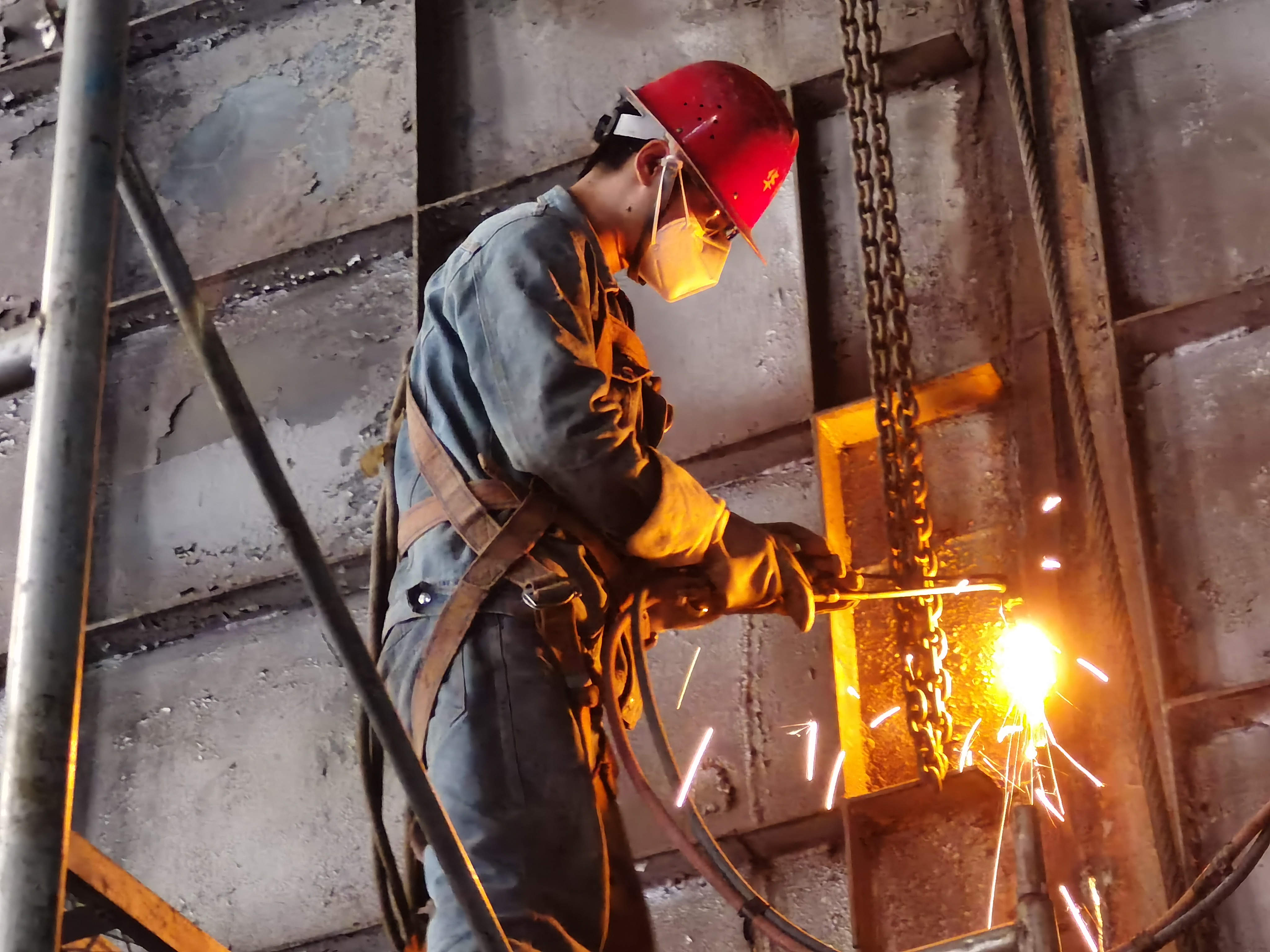 看!检修一线的“最美身影” 看!检修一线的“最美身影”