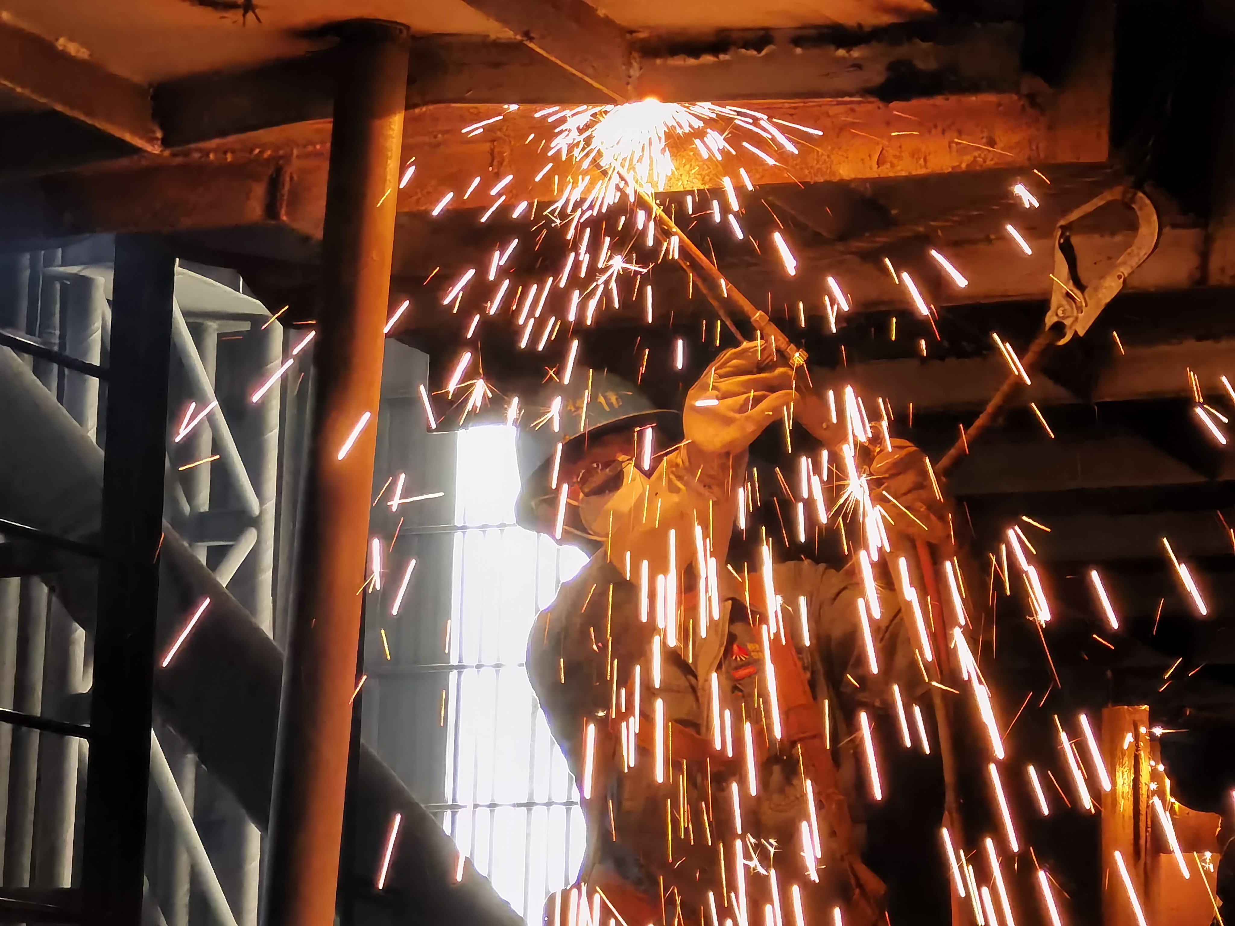 看!检修一线的“最美身影” 看!检修一线的“最美身影”