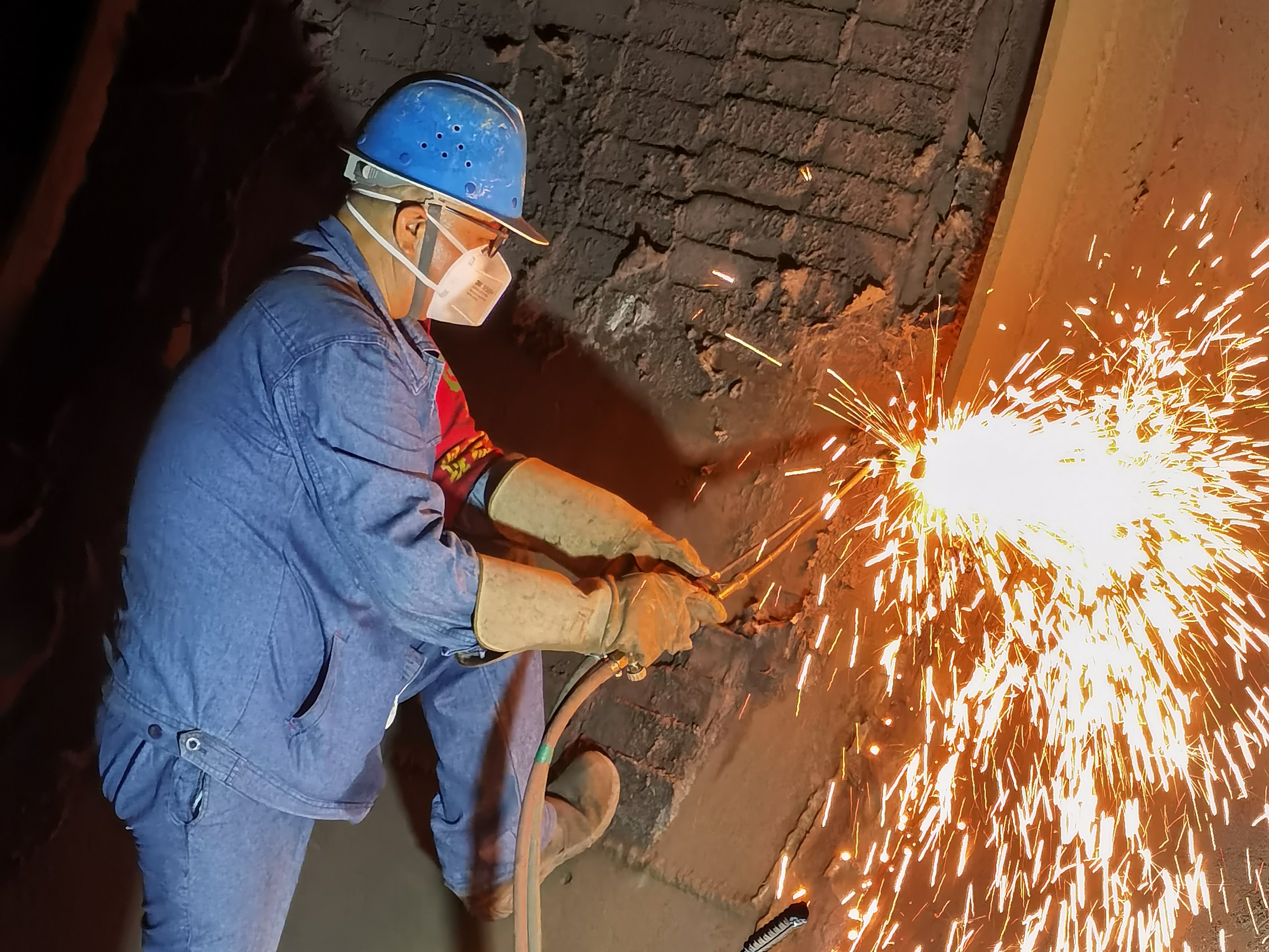 看!检修一线的“最美身影” 看!检修一线的“最美身影”