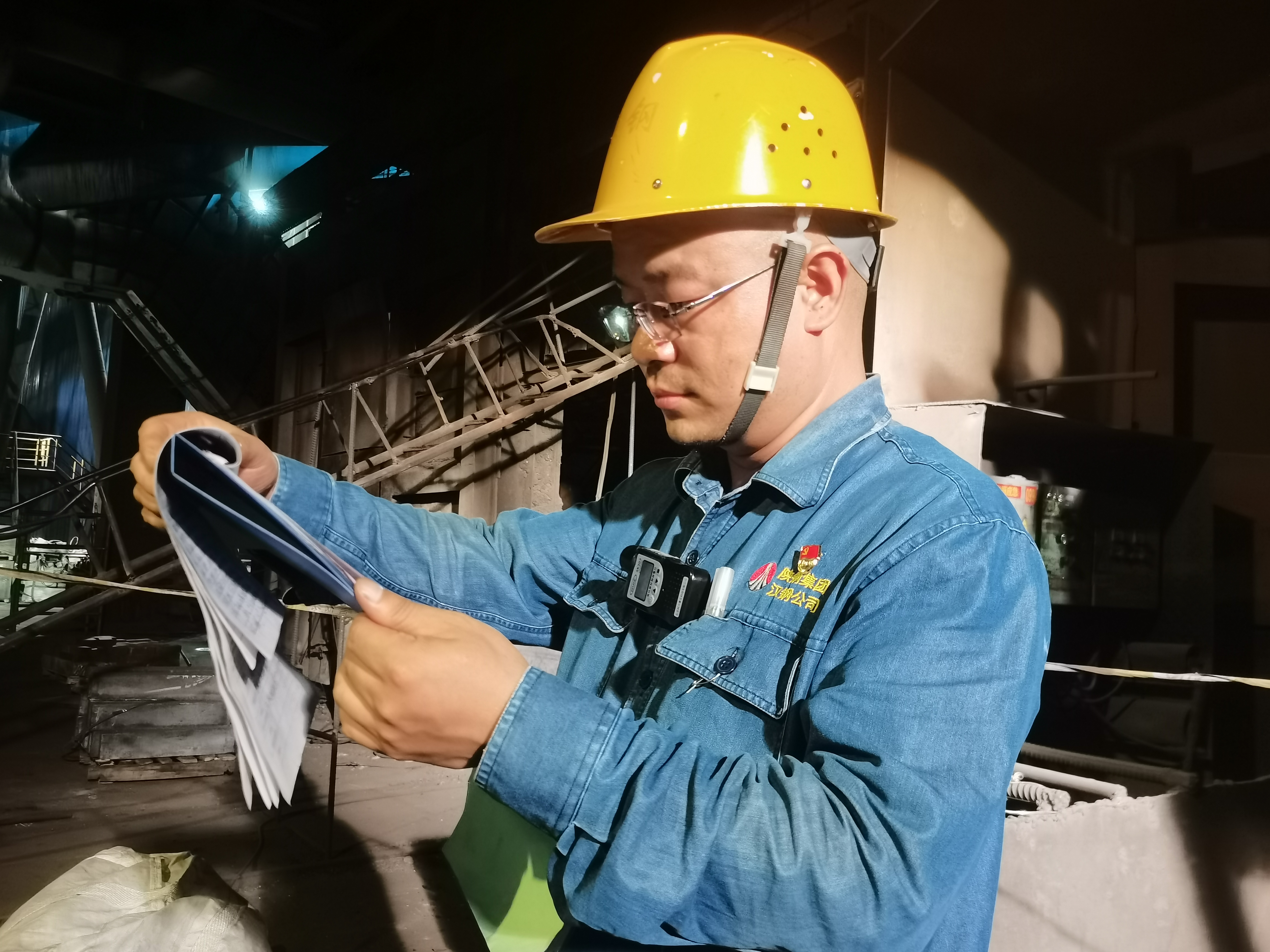 不畏高温战检修 “热辣滚烫”别样红 不畏高温战检修 “热辣滚烫”别样红