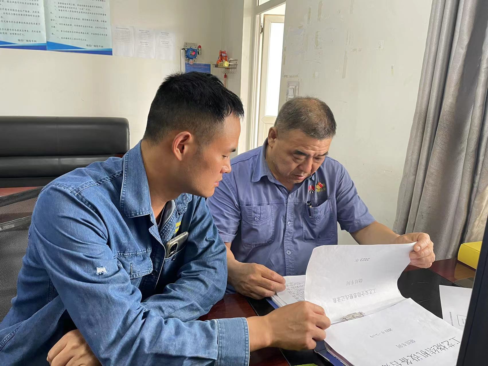 攥紧“质量种”守住烧结“责任田” 攥紧“质量种”守住烧结“责任田”