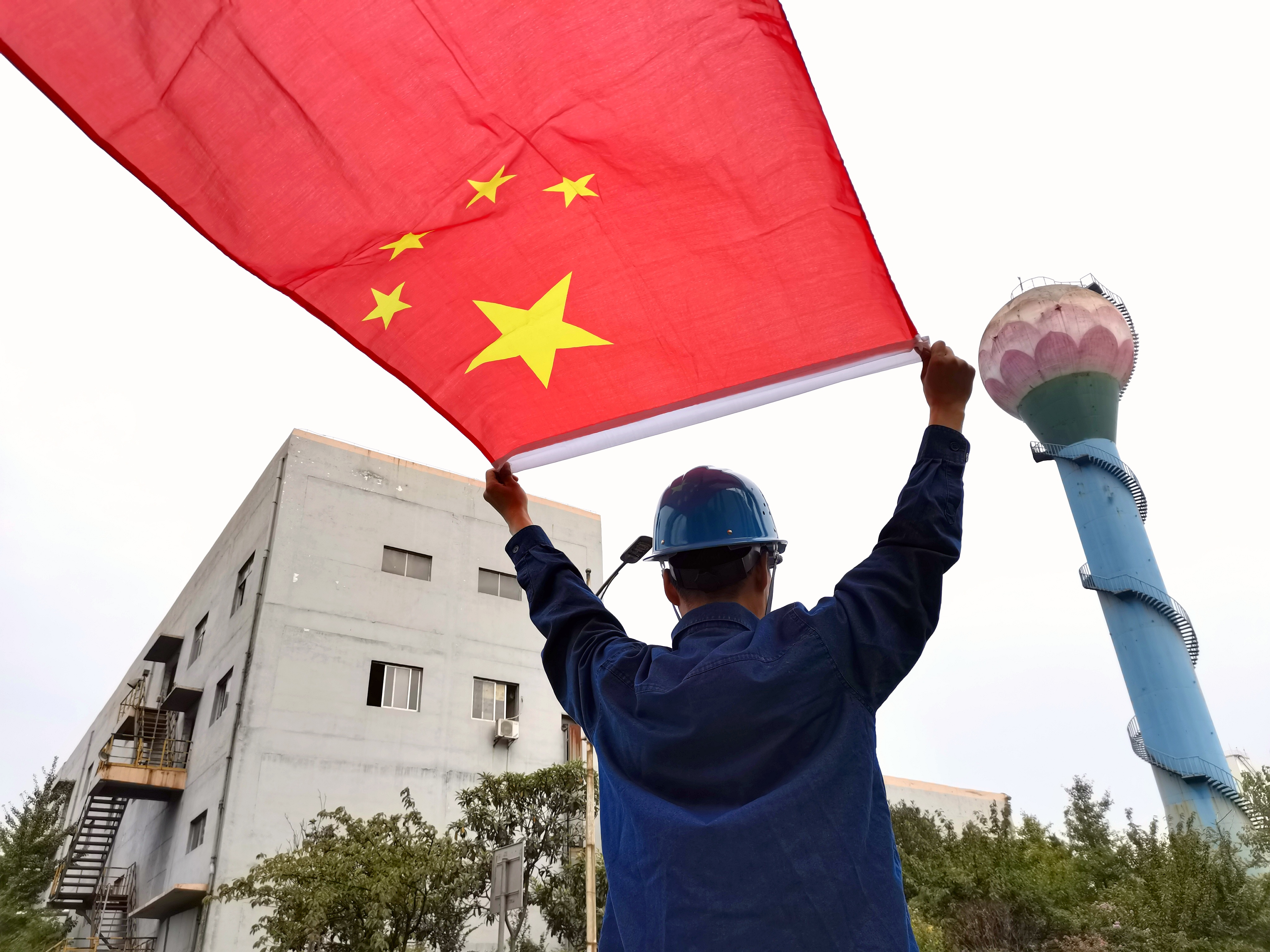 今天是你的生日，我亲爱的祖国