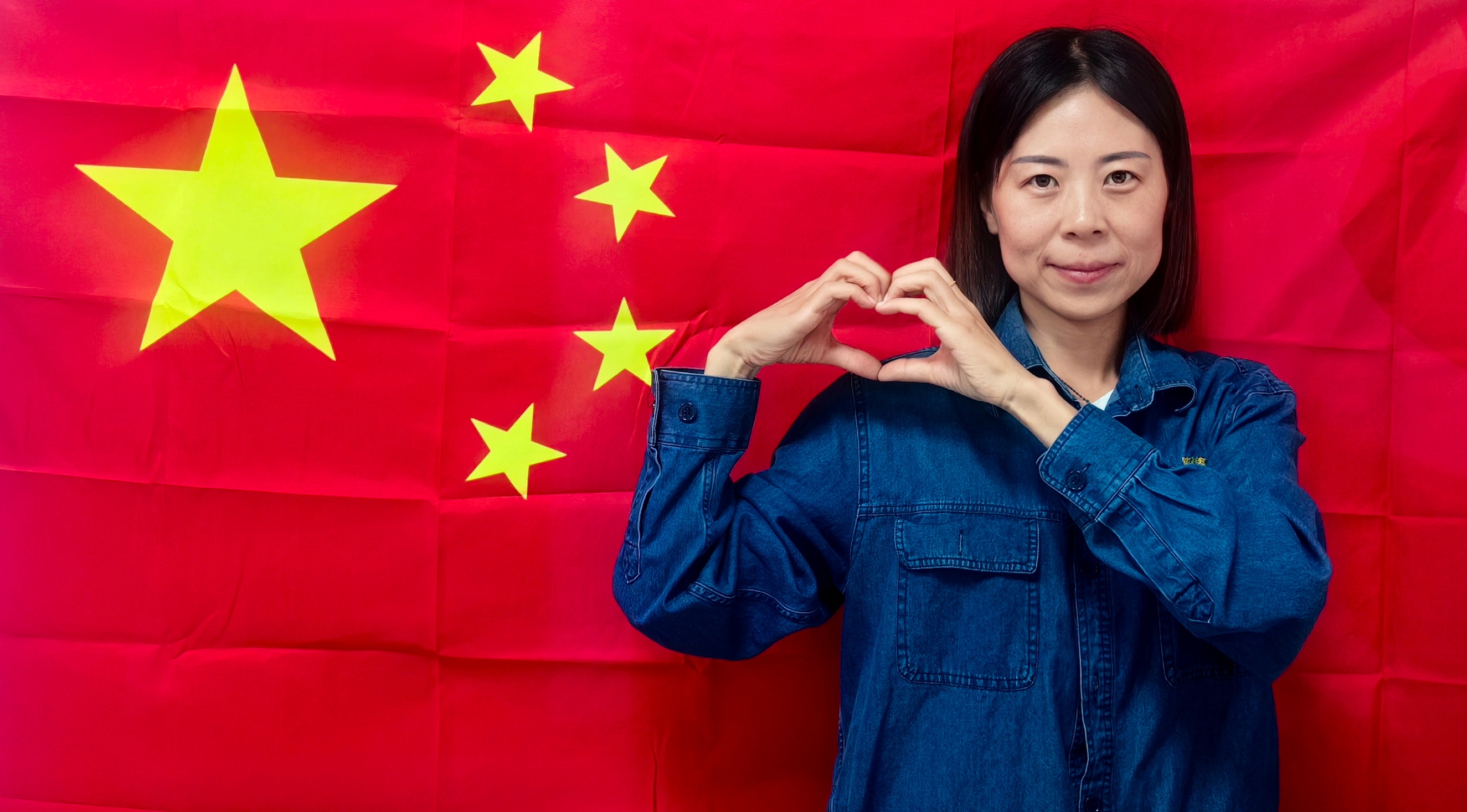 我与国旗合个影，晒出浓浓爱国情