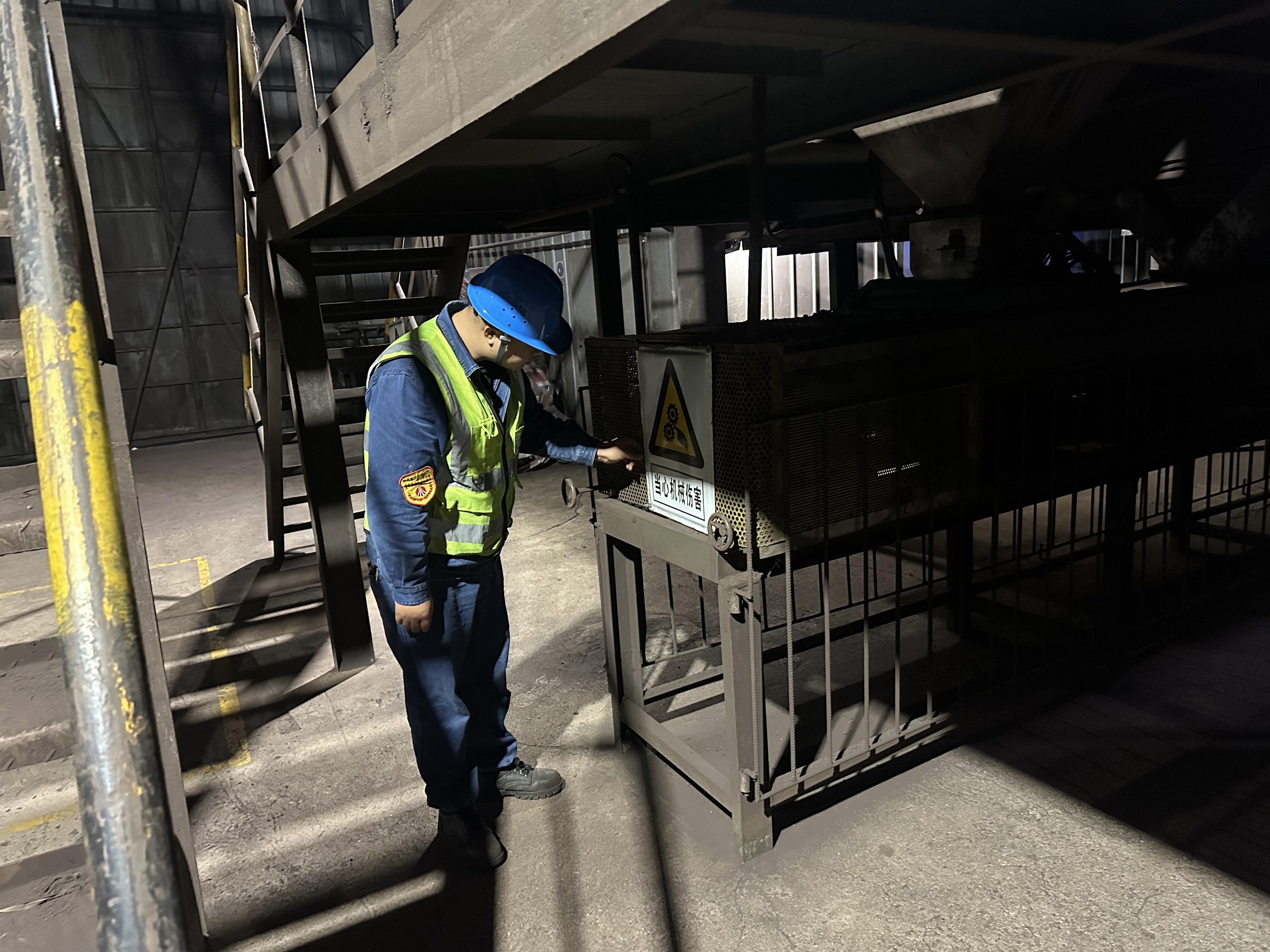 将安全置顶 拧紧重要时段“安全阀”