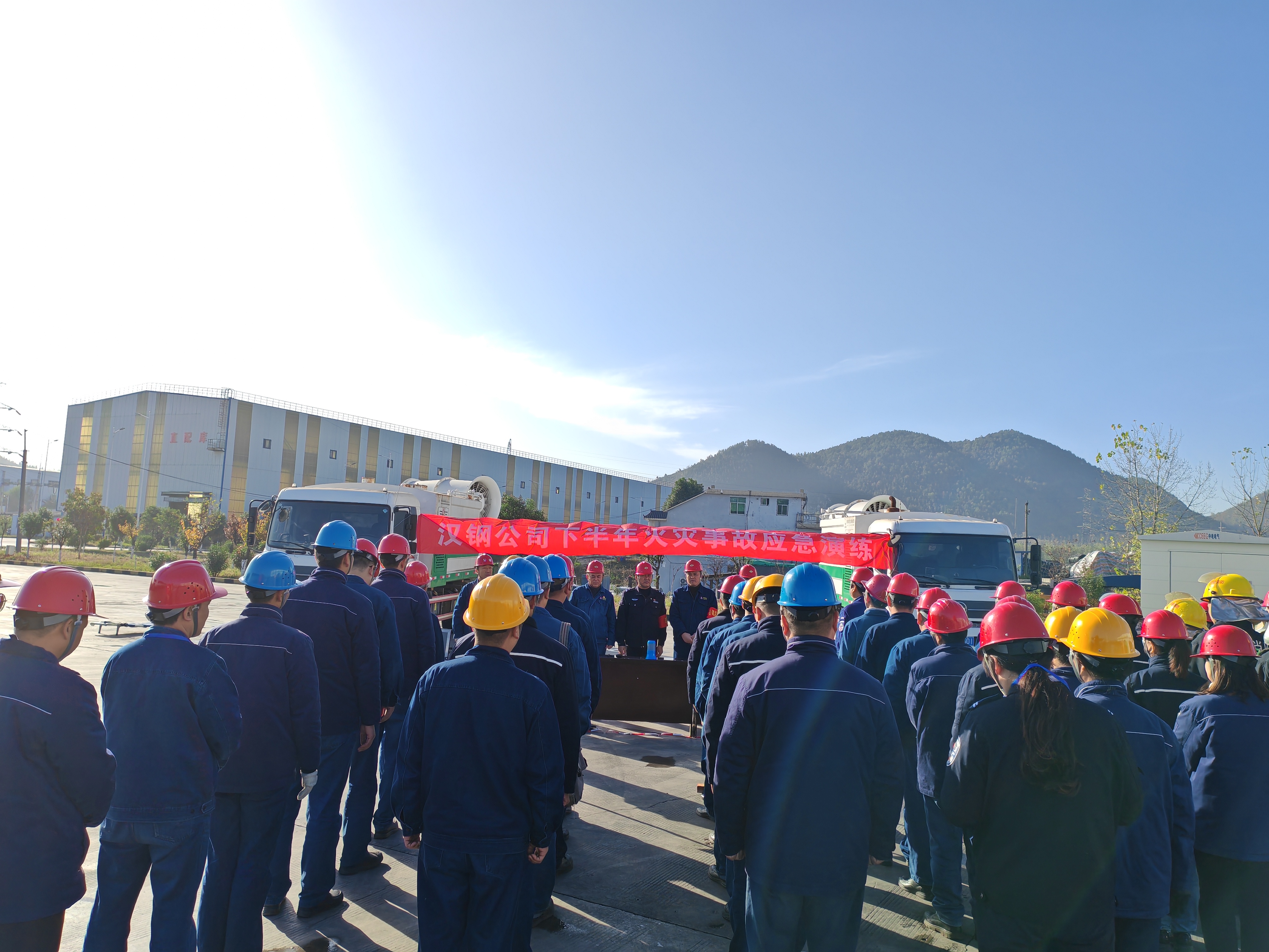 以“演”筑防 以“练”提能汉钢公司开展电动车充电桩突发火灾事故应急演练