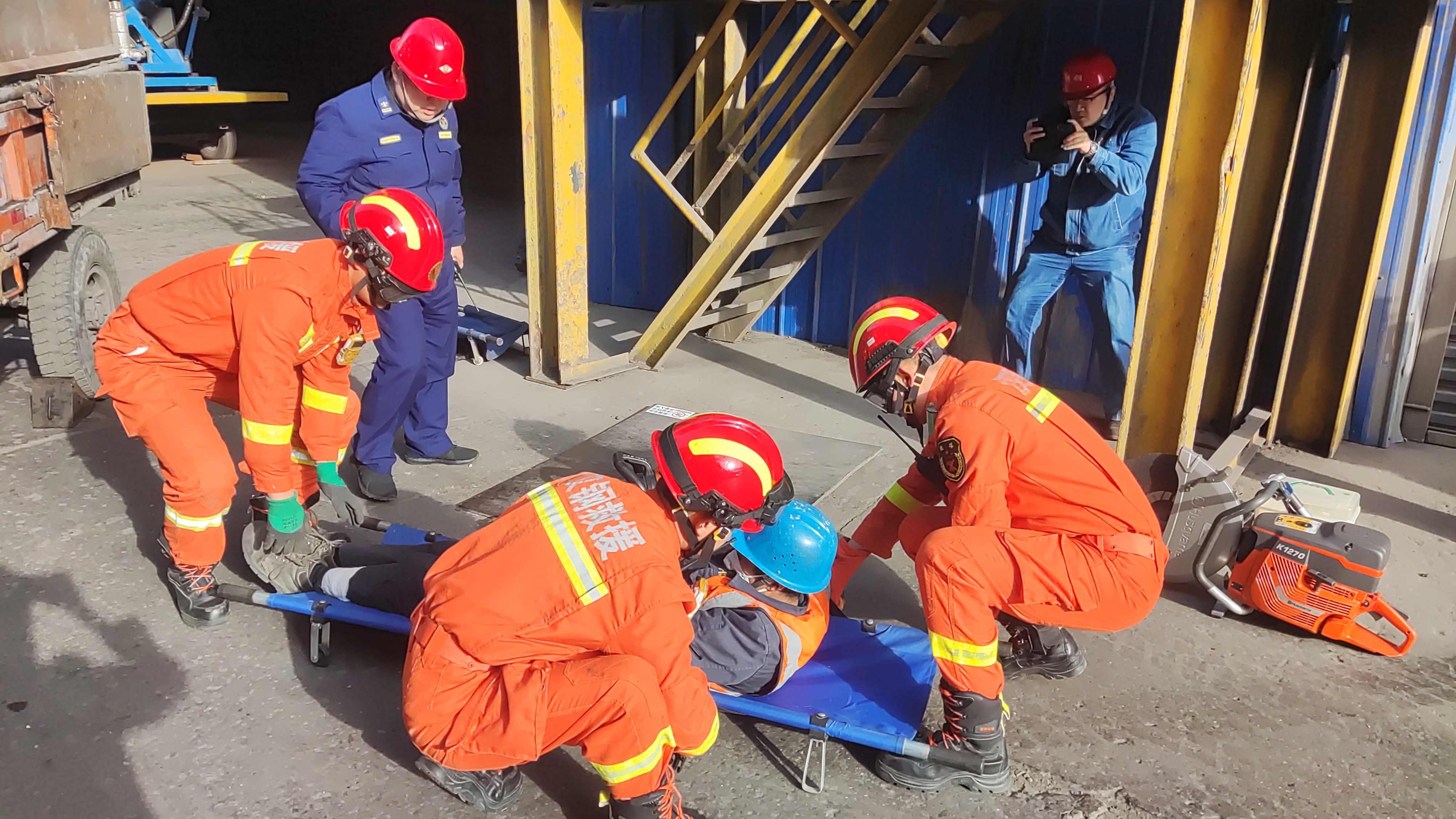 以“练”为战!公司开展2024年道路车辆伤害事故应急演练 以“练”为战!公司开展2024年道路车辆伤害事故应急演练