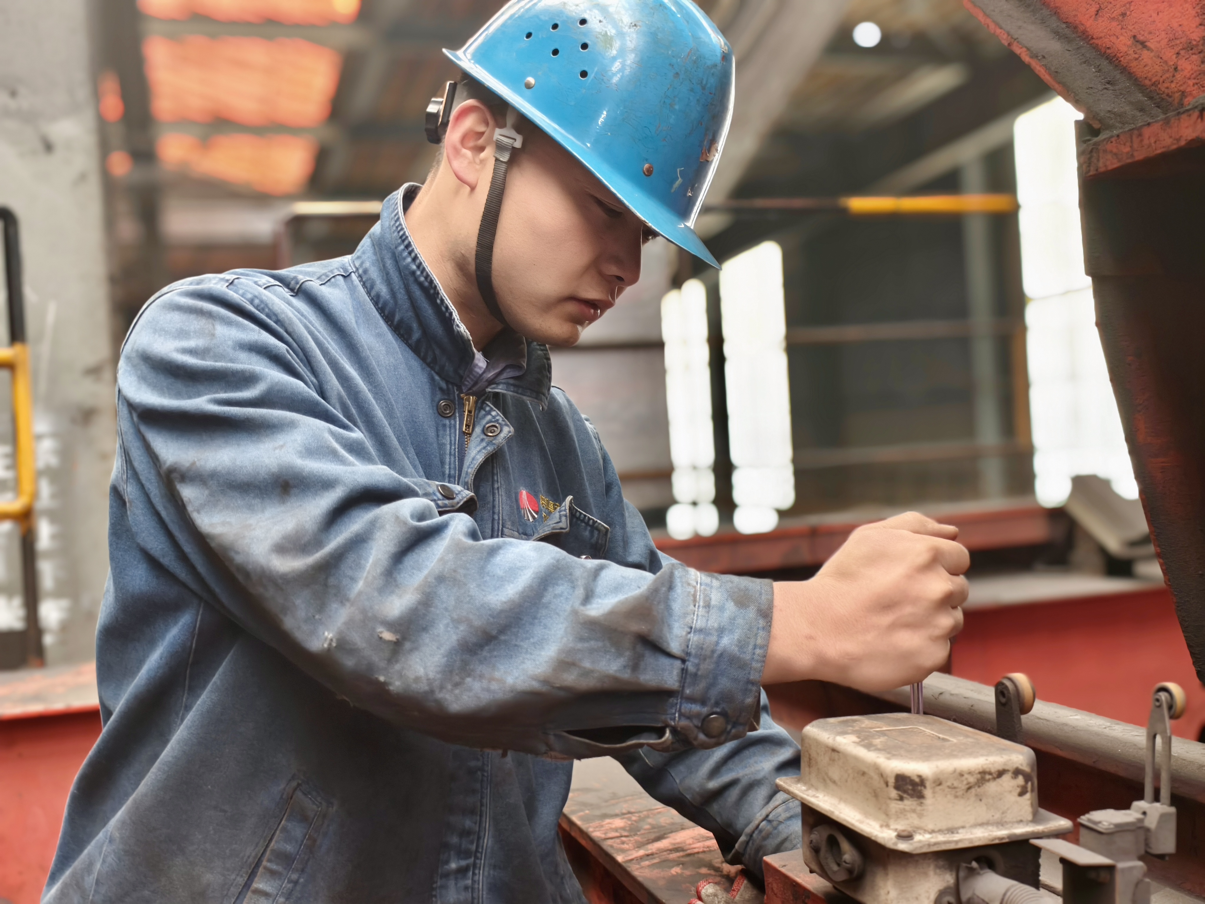 天车的“主治医师们” 天车的“主治医师们”