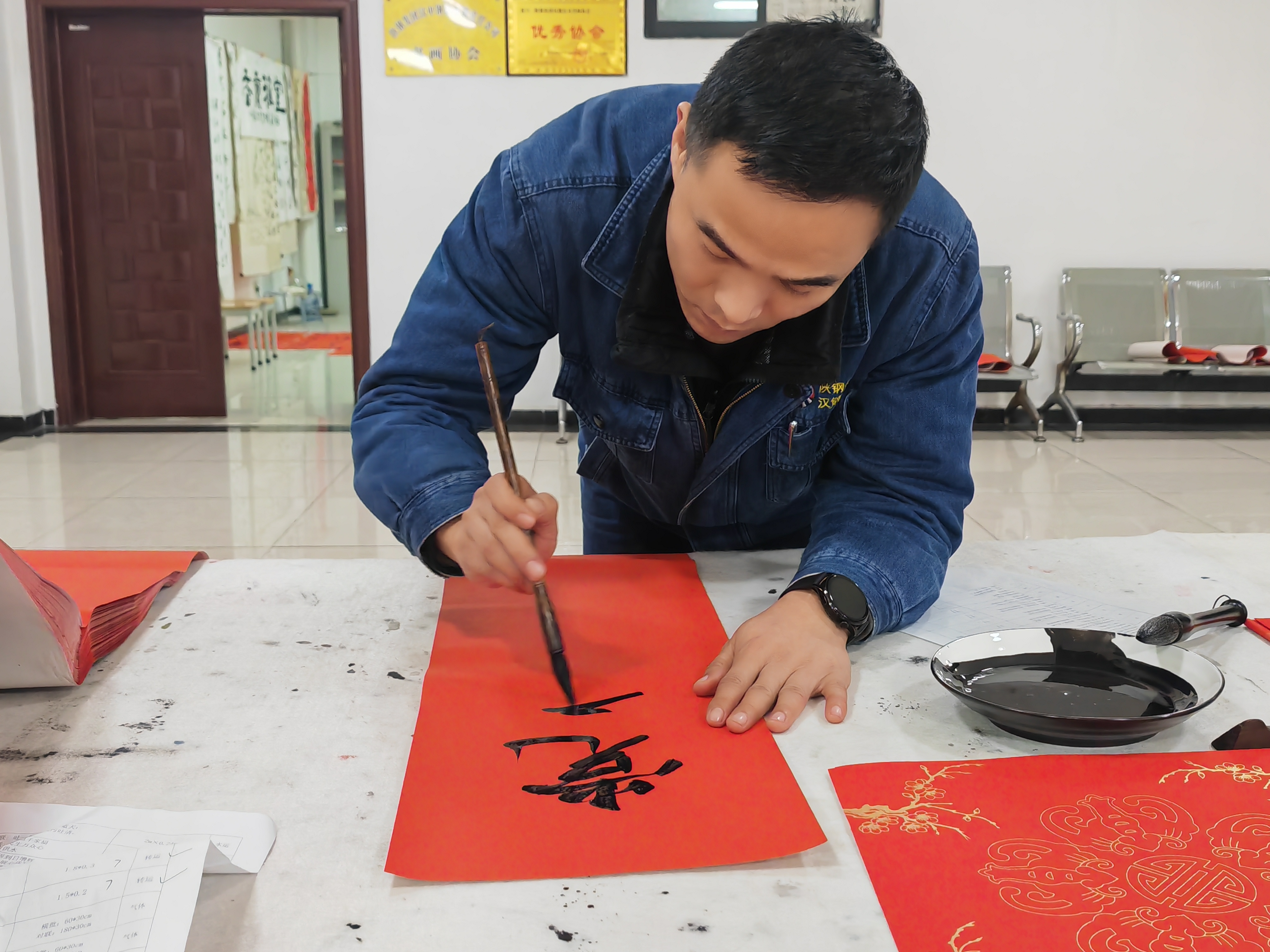 金毫蘸福书新岁，丹墨凝祥写锦程！ 汉钢公司举办第十二届义务写春联活动