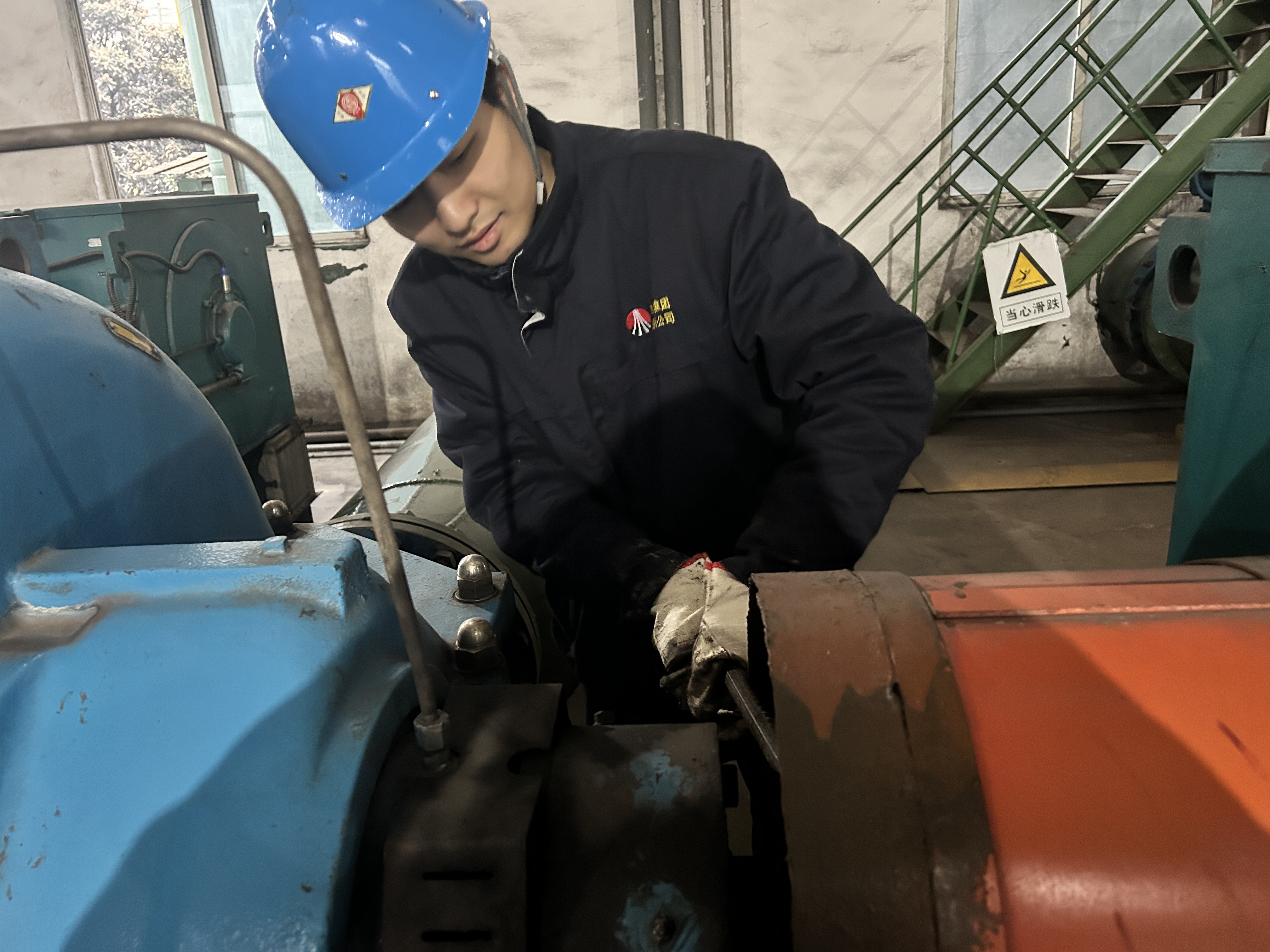 检修现场的“铁军先锋” 检修现场的“铁军先锋”