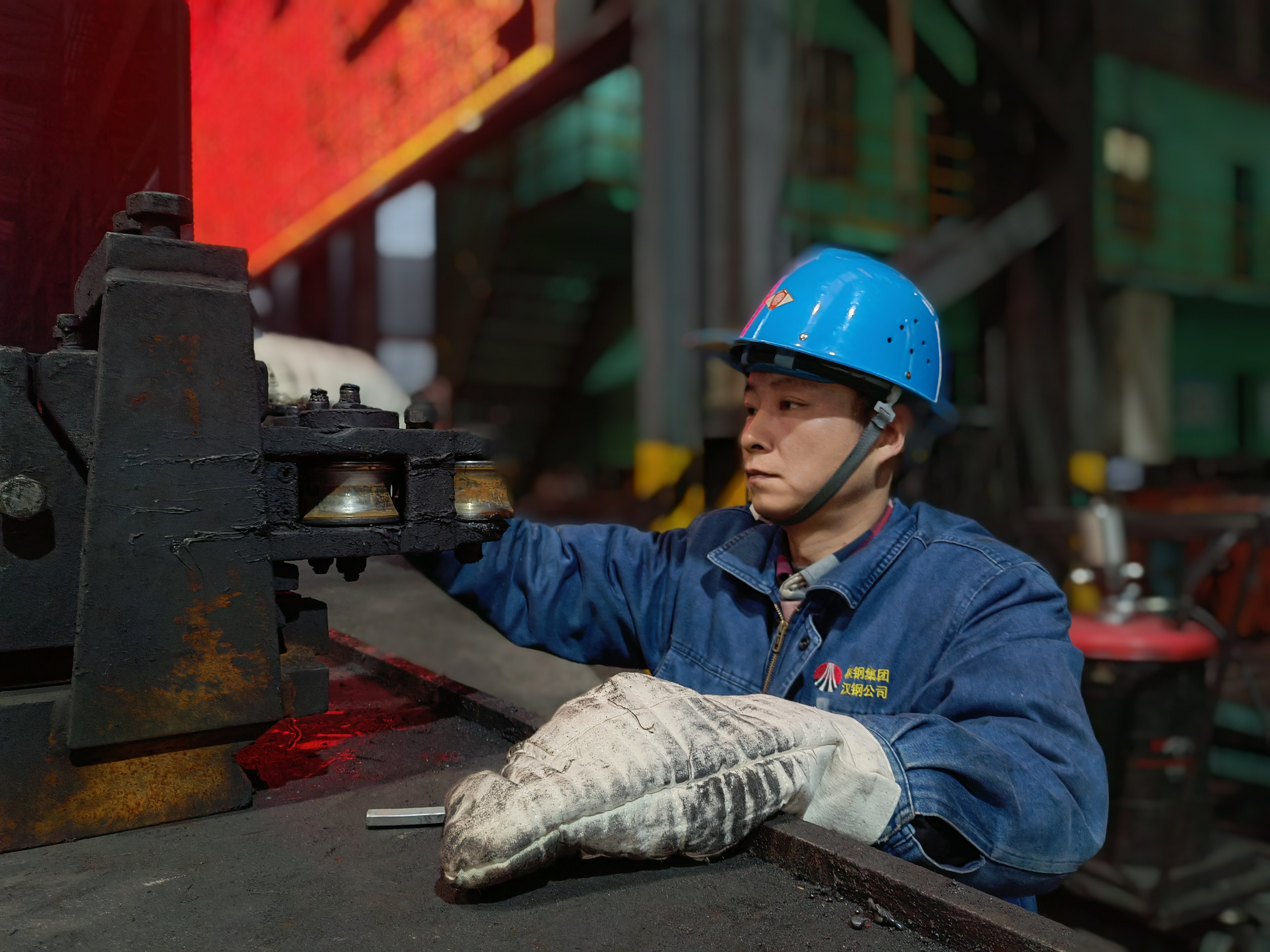 春节里的“红、黄、蓝” 不一样的担当 春节里的“红、黄、蓝” 不一样的担当