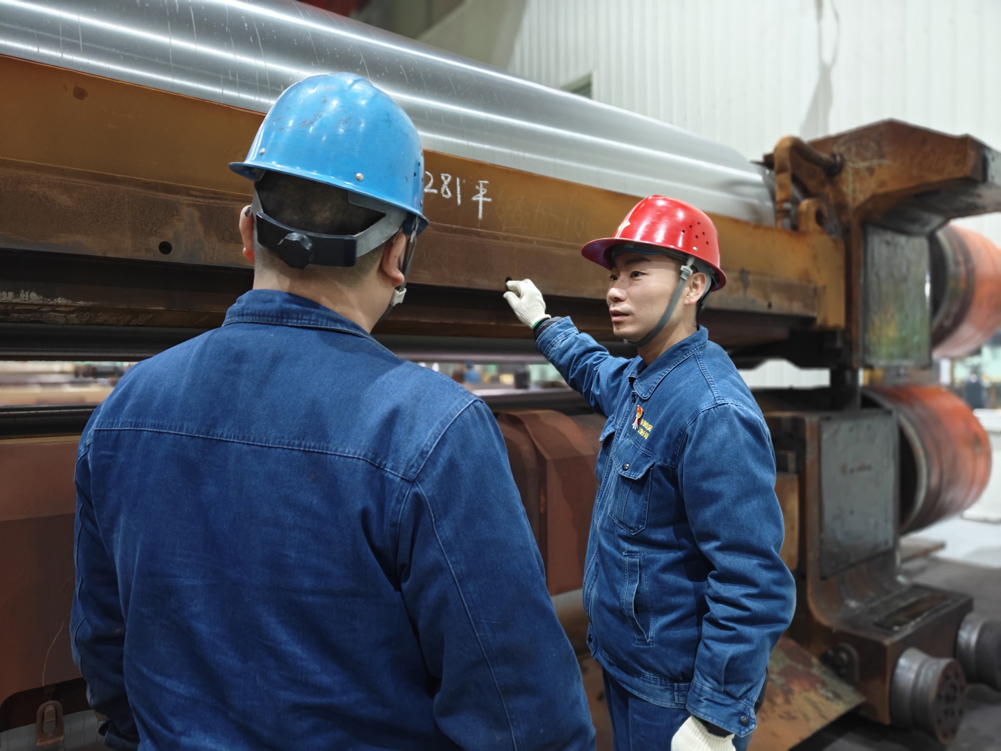 春节里的“红、黄、蓝” 不一样的担当 春节里的“红、黄、蓝” 不一样的担当