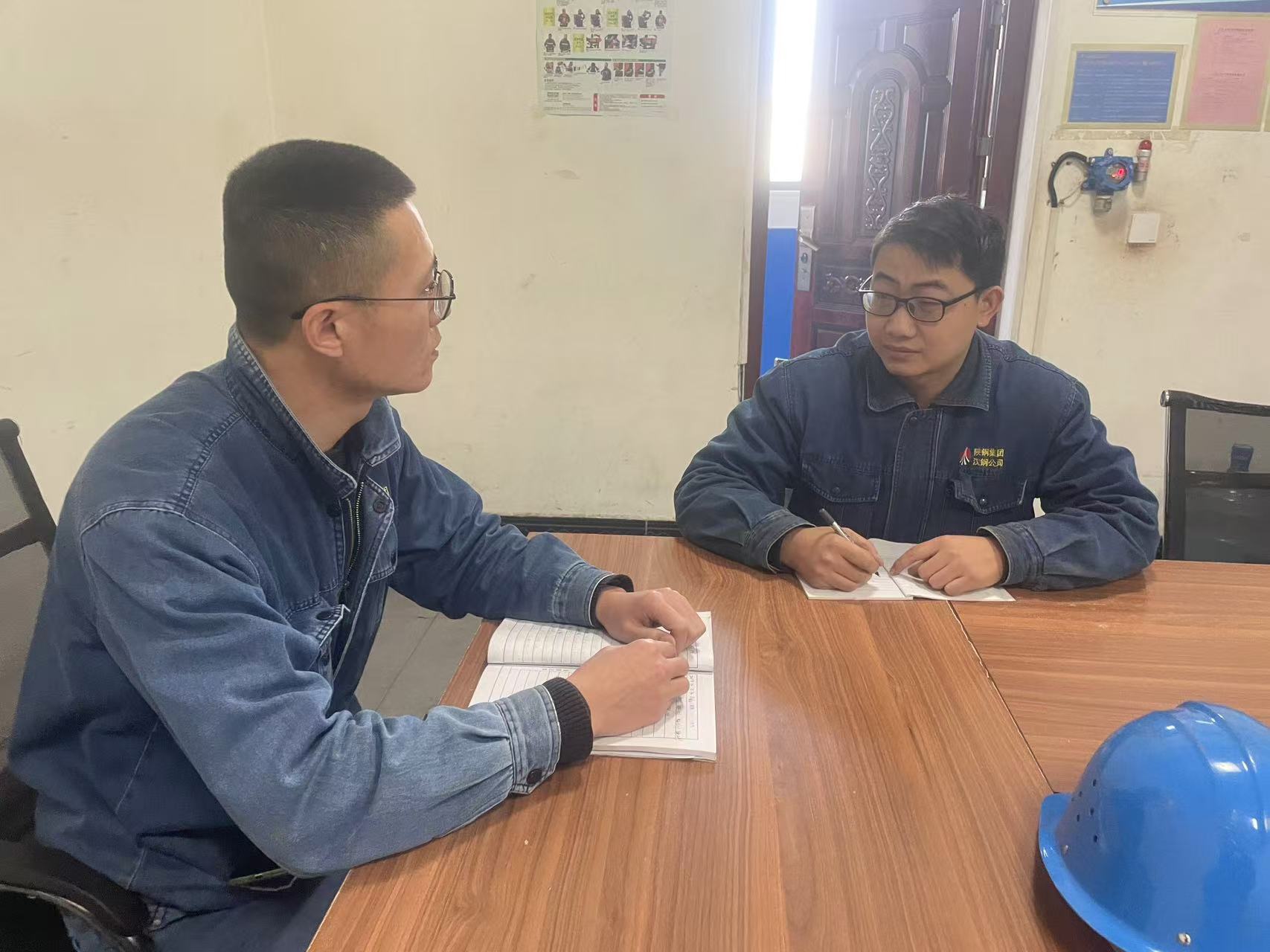 齐抓共管反“三违” 筑牢防线保安全 齐抓共管反“三违” 筑牢防线保安全