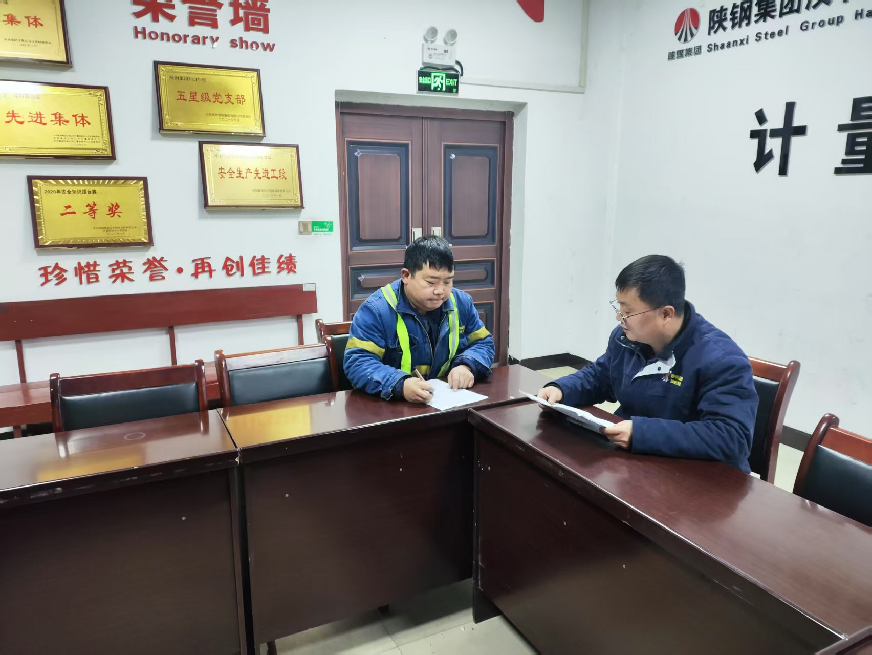 把牢“严”基调 念好“廉”字诀