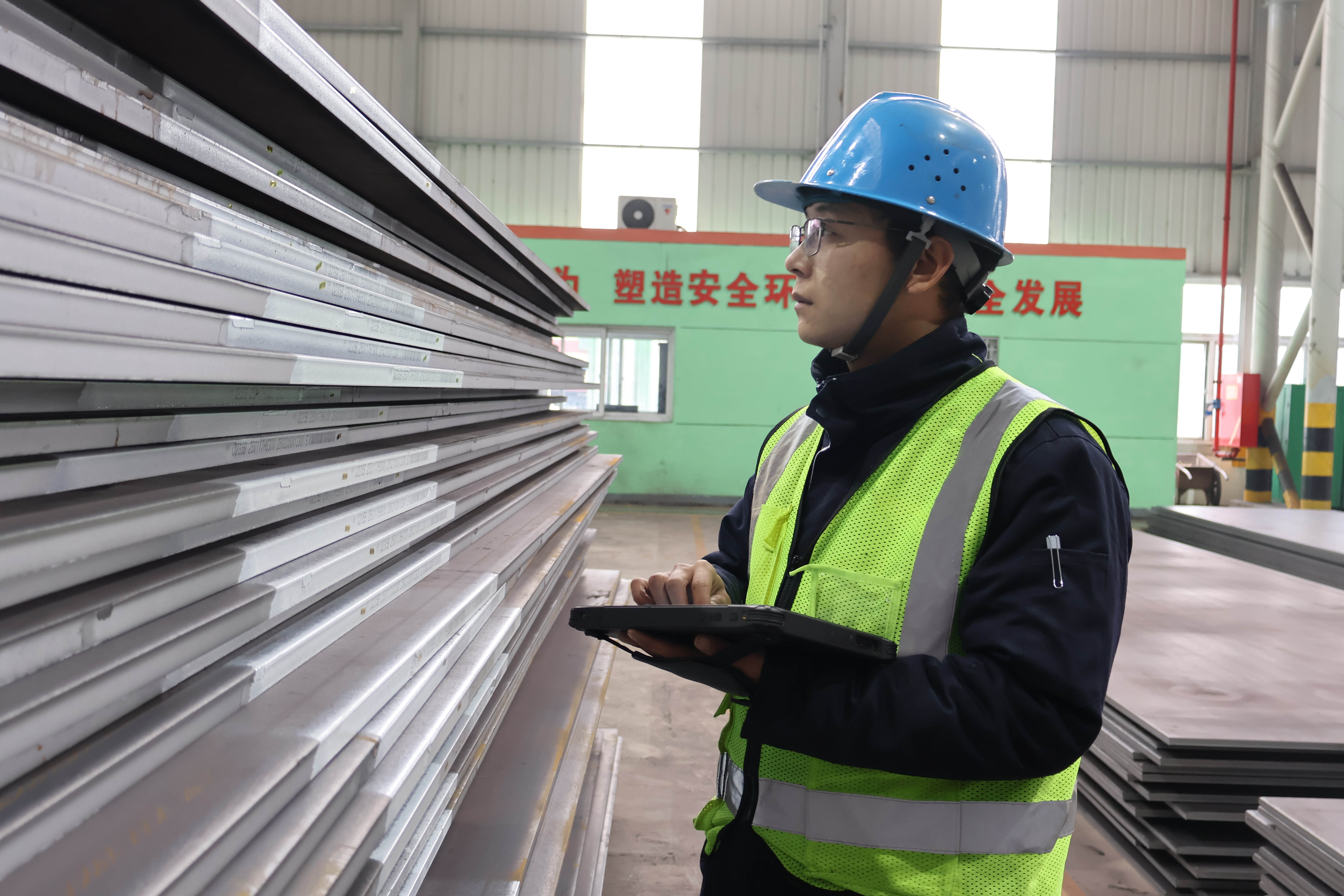 微光汇聚 他们是平凡岗位中的不凡力量 微光汇聚 他们是平凡岗位中的不凡力量