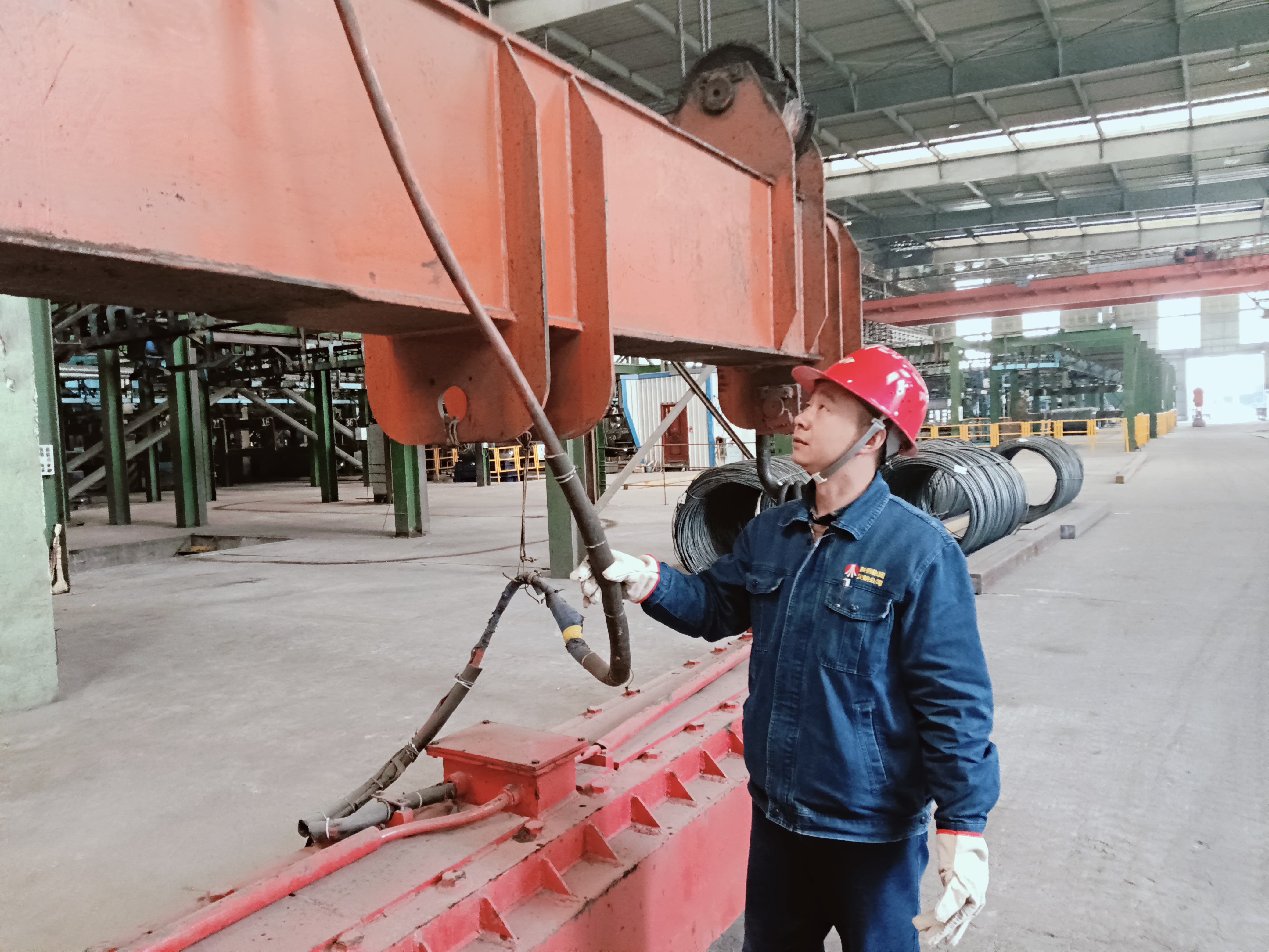 他们 是奋斗在生产一线的“小战队” 他们 是奋斗在生产一线的“小战队”