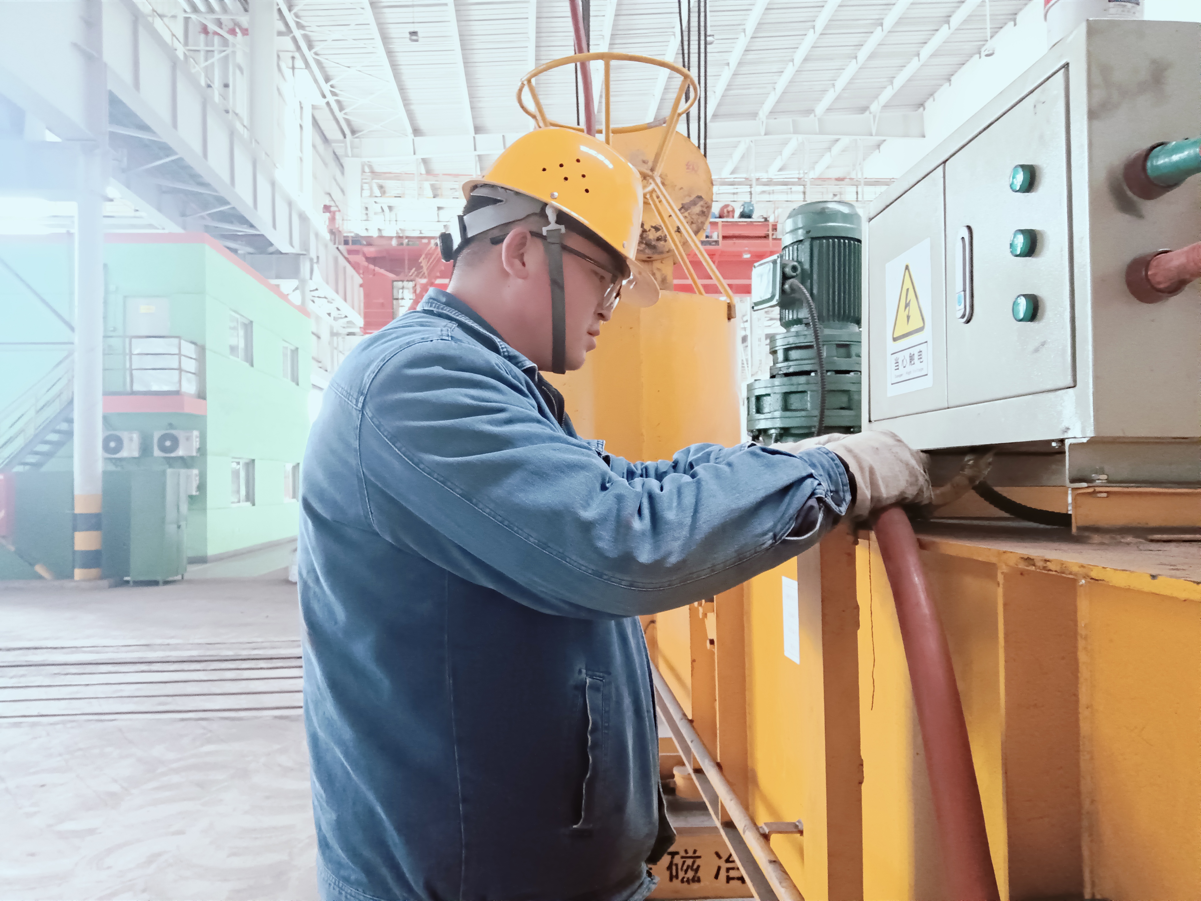 他们 是奋斗在生产一线的“小战队” 他们 是奋斗在生产一线的“小战队”