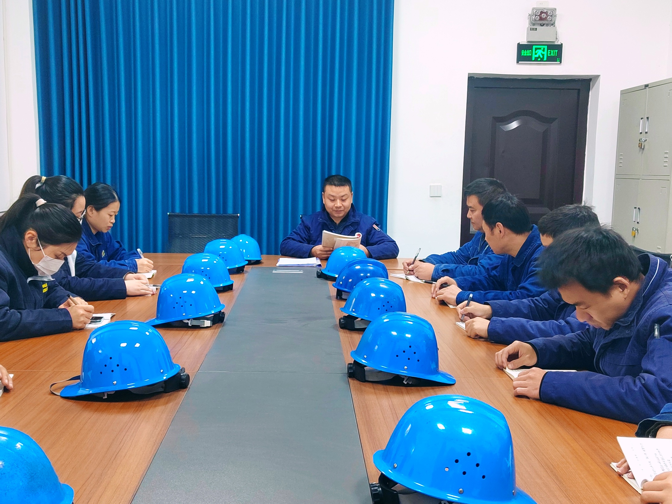 探秘炼铁厂“DeepSeek”,解锁高效生产密码! 探秘炼铁厂“DeepSeek”,解锁高效生产密码!